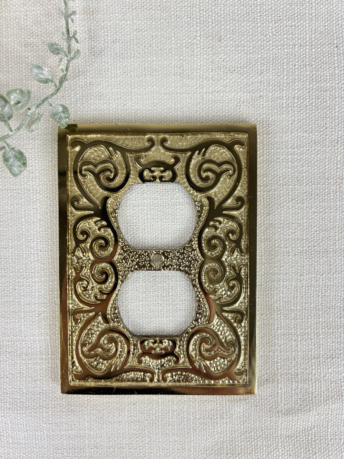 Ornate Gold Tone Metal Outlet Cover Wall Plate Decorative Receptacle NEW