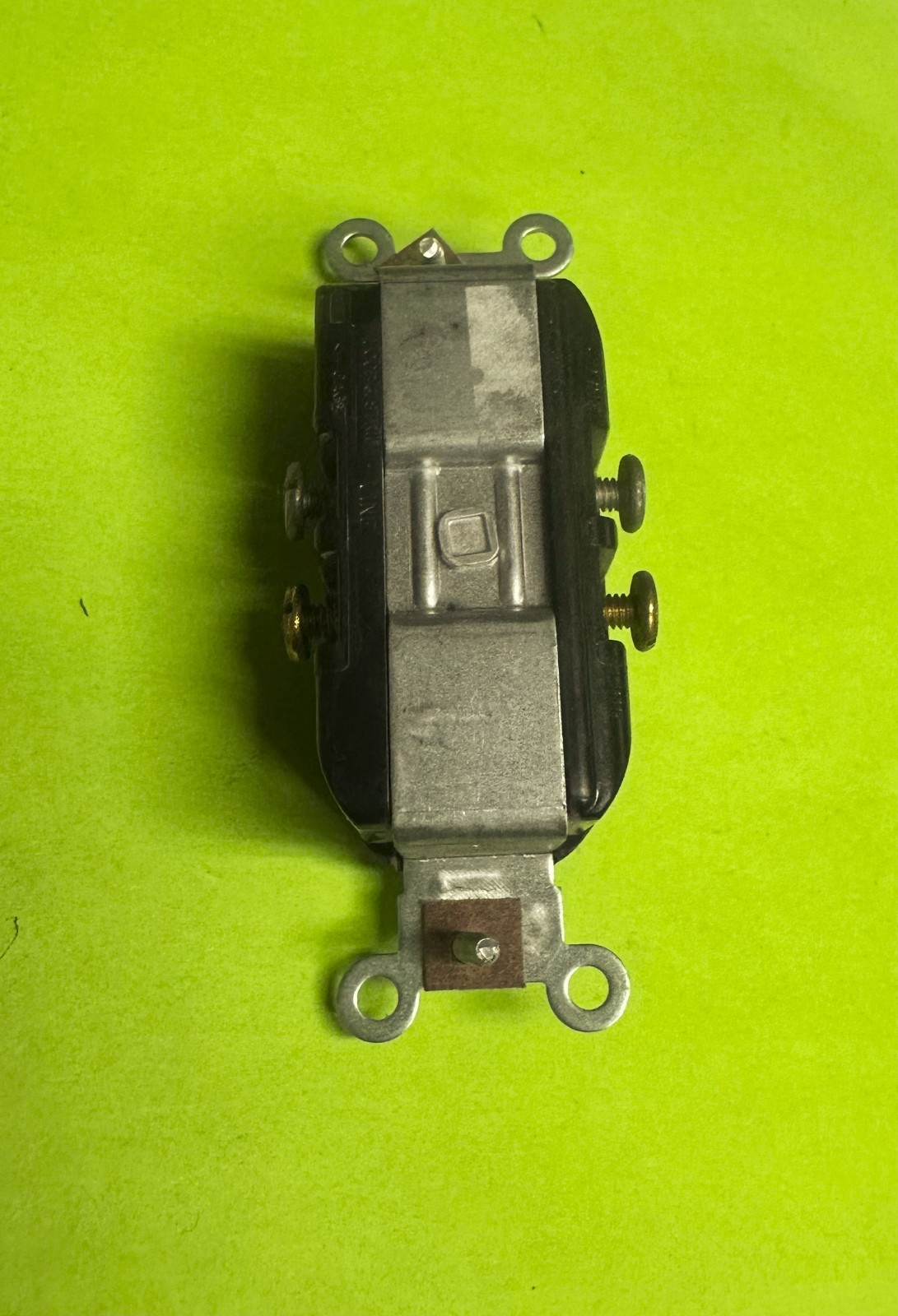 Leviton 5226 COMBINATION SP Toggle Switch & PILOT LIGHT 15A 125V BROWN