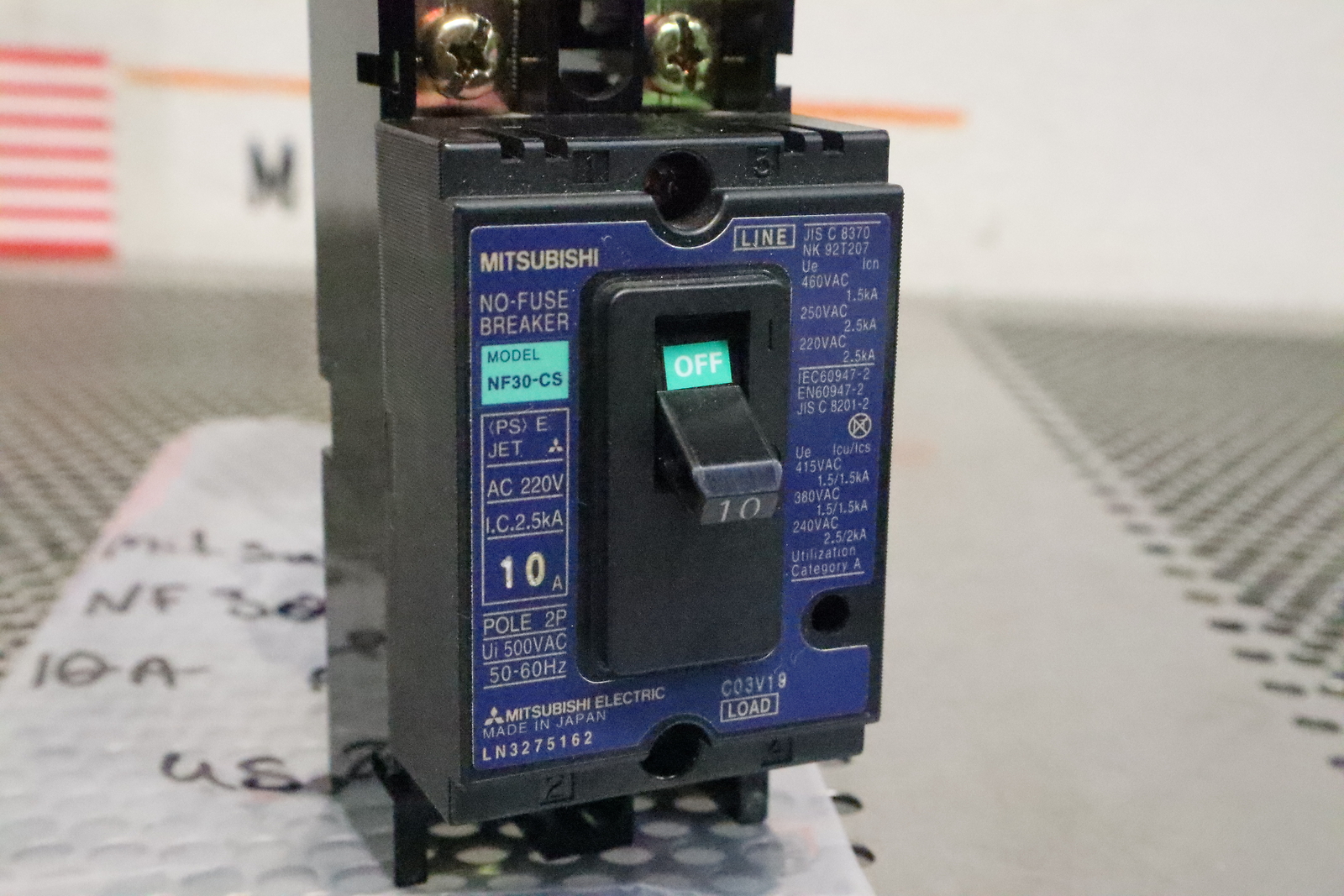 Mitsubishi NF30-CS 10A AC220V 2-Pole Circuit Breaker Used With Warranty