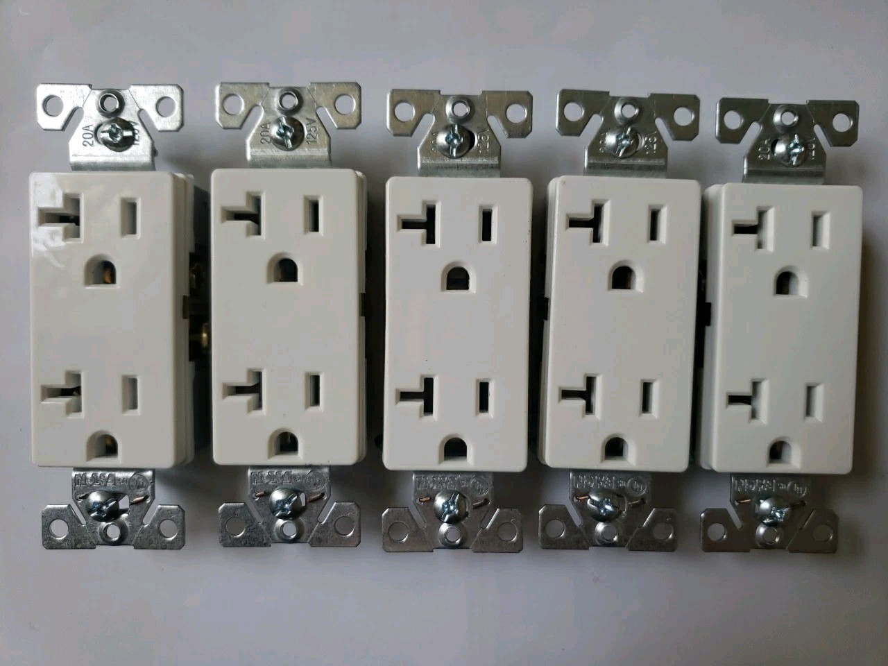 5pc Eaton Commercial Grade White Receptacle Outlet 20A With Covers