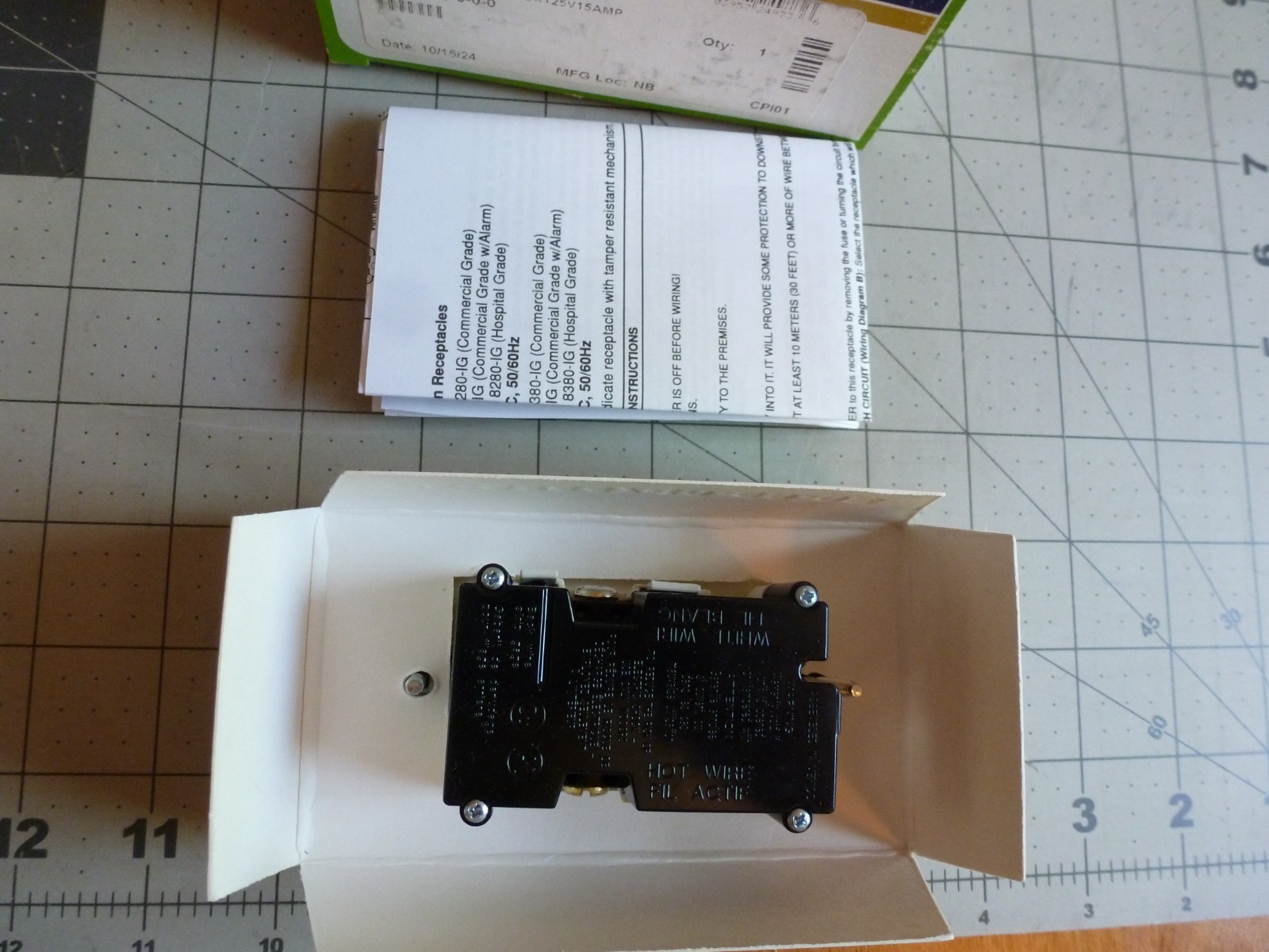 Leviton T5280-T Surge Protective Duplex Outlet 15 Amp 125 Volt Tamper-Resistant
