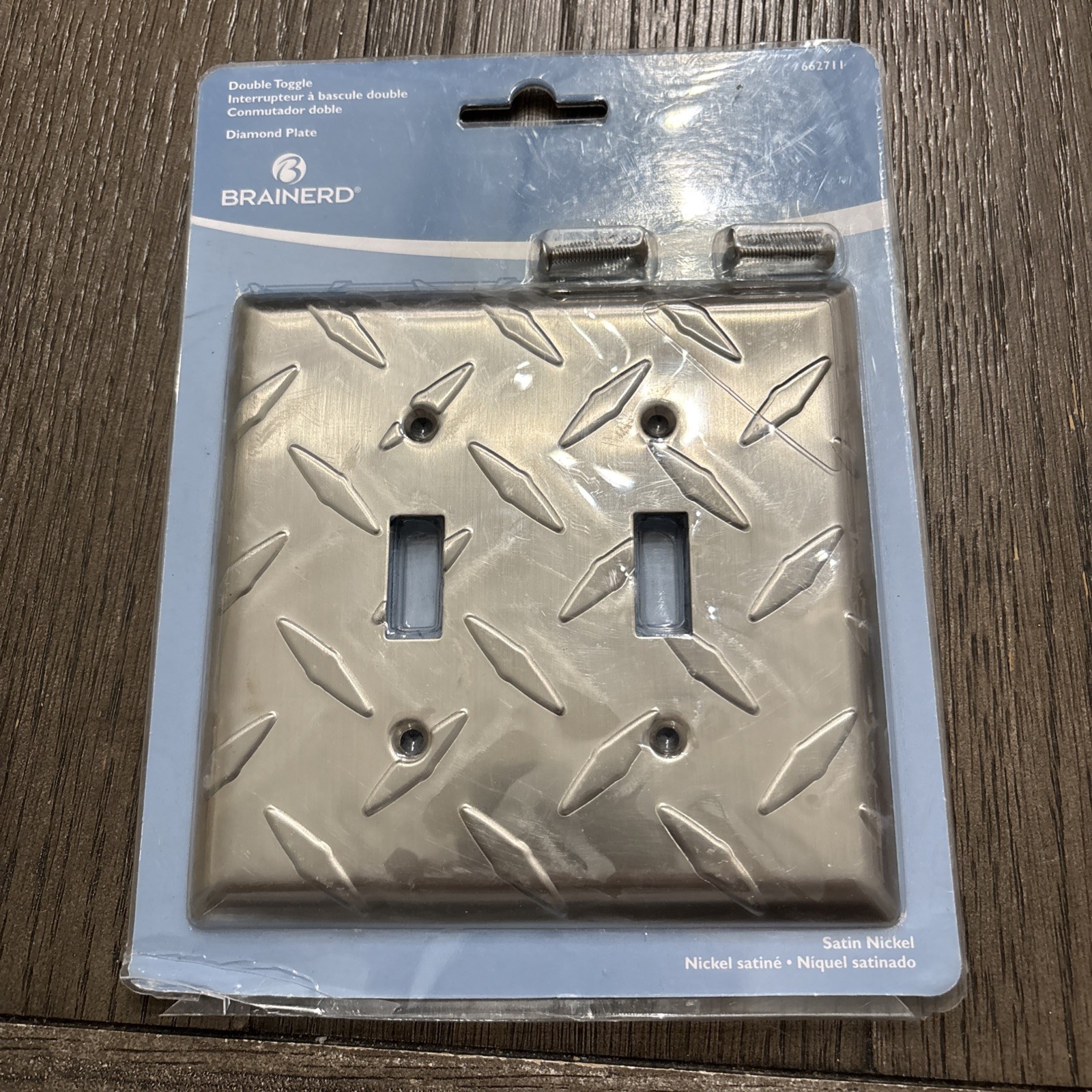 Brainerd Diamond Plate 2-Gang Toggle Style Wall Plate Satin Nickel – 662711. NEW