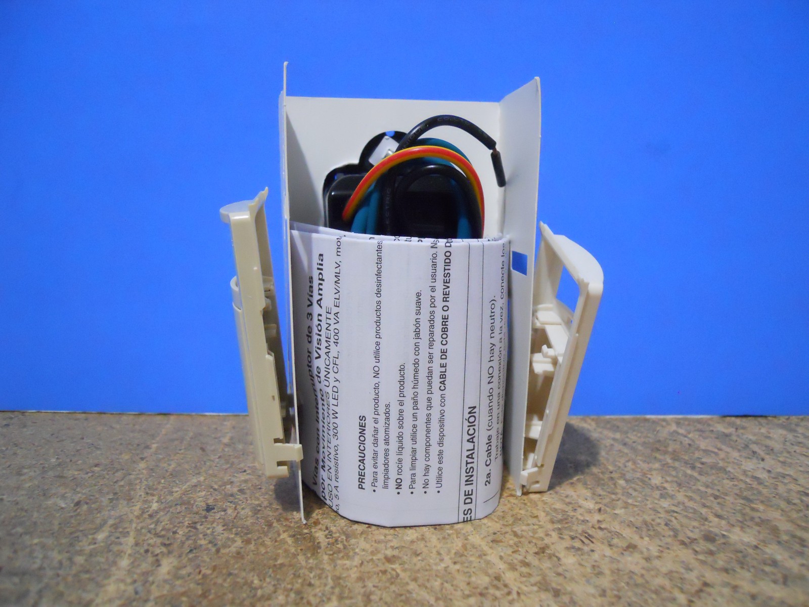 Leviton DVS05-1LZ Universal LED/CFL Manual-On Vacancy Sensor