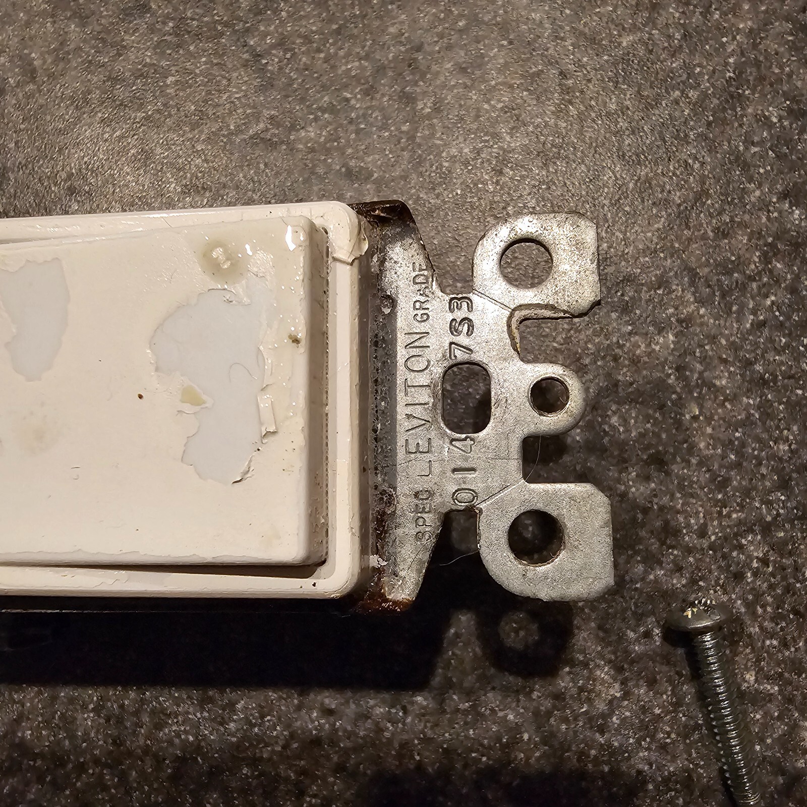 Leviton 3-Way White Smooth Rocker Wall Light Switch 15A 120V USA Seller