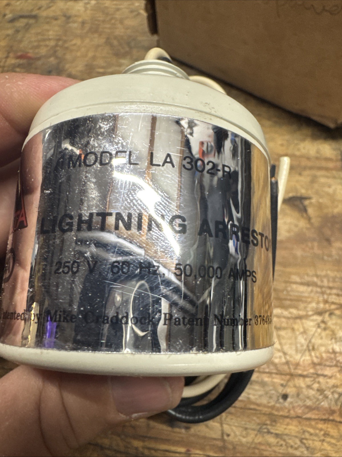 Delta LA302R 125‑250V AC Lightning Arrestor Single Phase 3 Wire Surge Protector