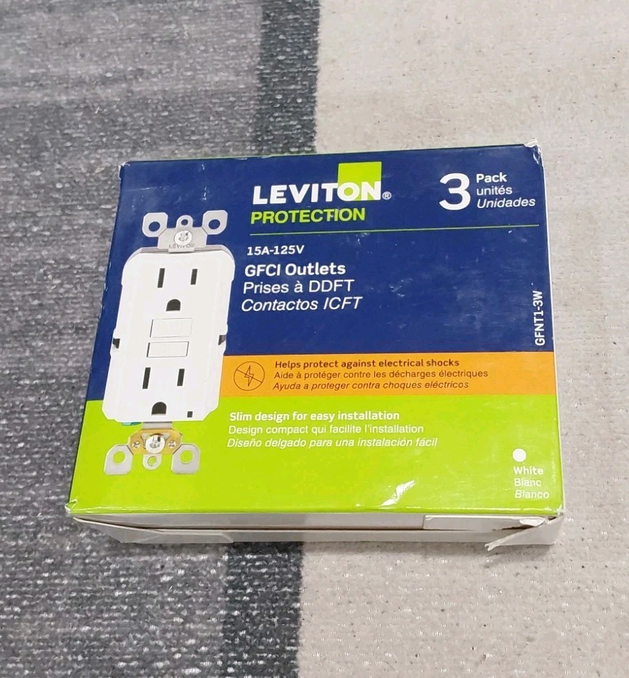Leviton GFNT1-3W Duplex Outlet 15A 125V White 3 Pack NEW Y