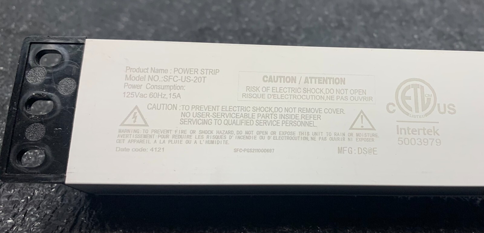 Multiple outlet, 20 outlet power strip 26.5″ x 1.75″ x 1″