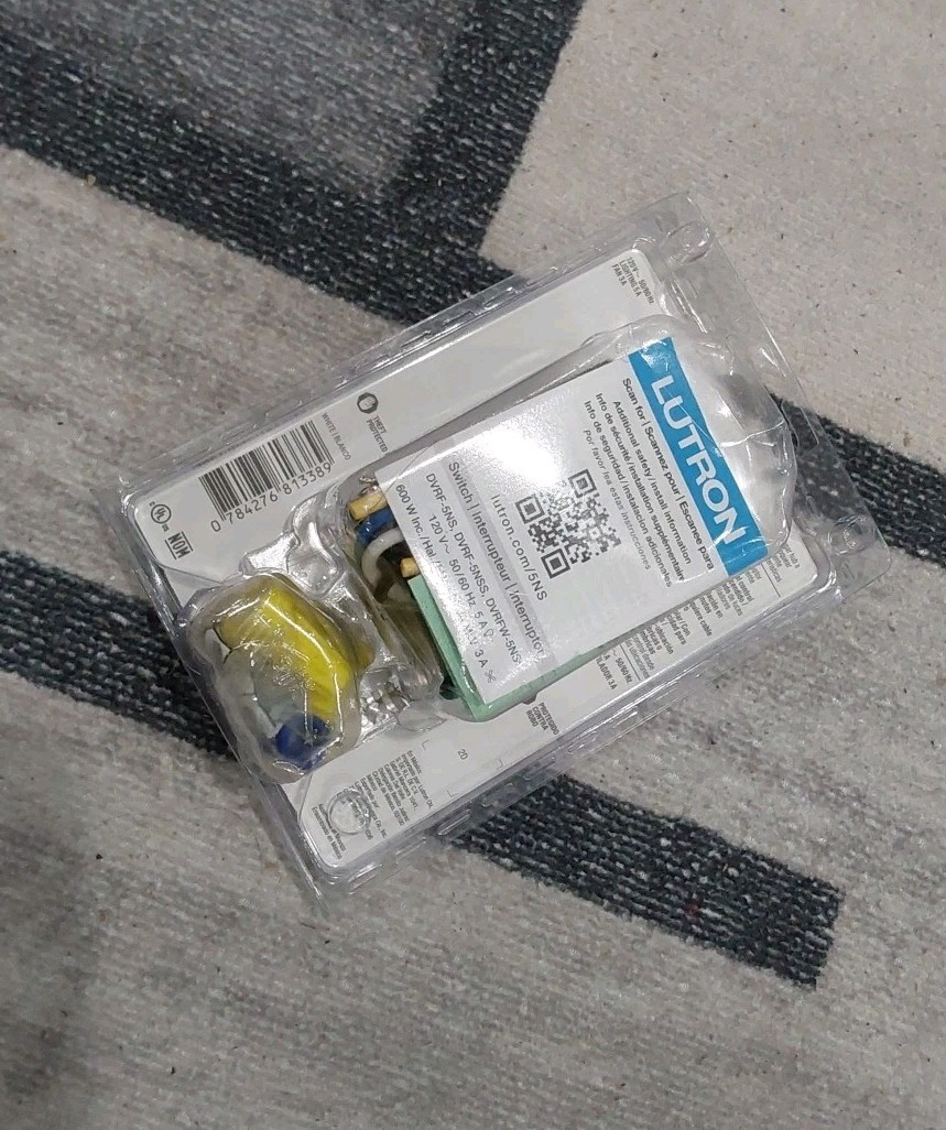 Lutron Claro Smart Switch on/off of lights or fans (DVRF-5NS-WH-R)White NEW