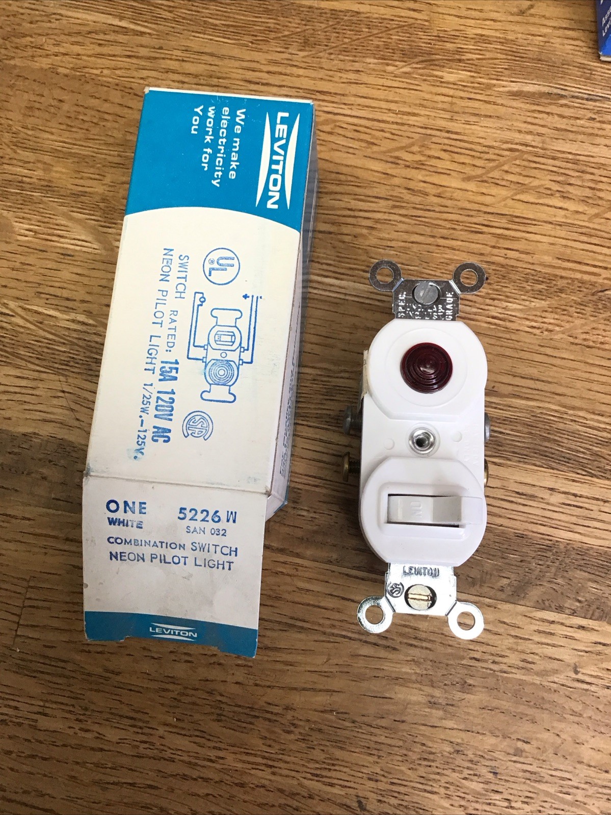 (1) Leviton White Commercial Toggle Wall Switch 15A w/Pilot Light 5226-w
