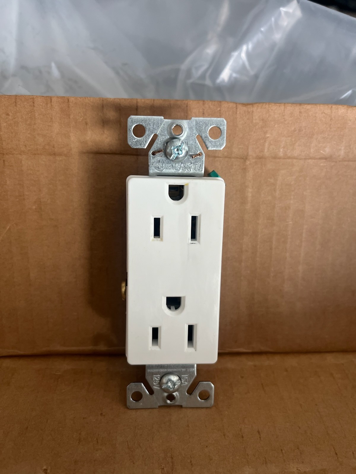 80 Eaton Commercial Grade Receptacle White Decorator Heavy Duty Outlet 15A 6252W
