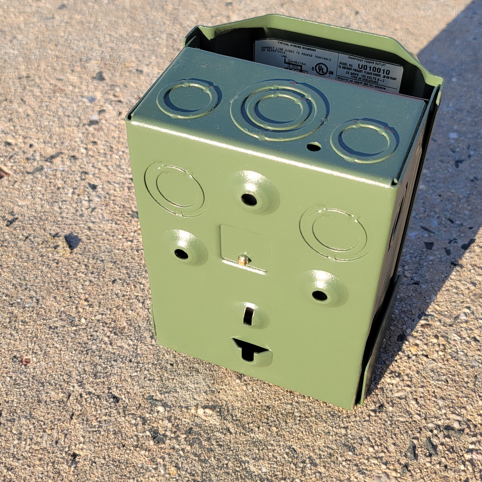 Midwest 20 Amp Backyard Outlet with 20A GFI Duplex and Toggle Switch U010S010GRP