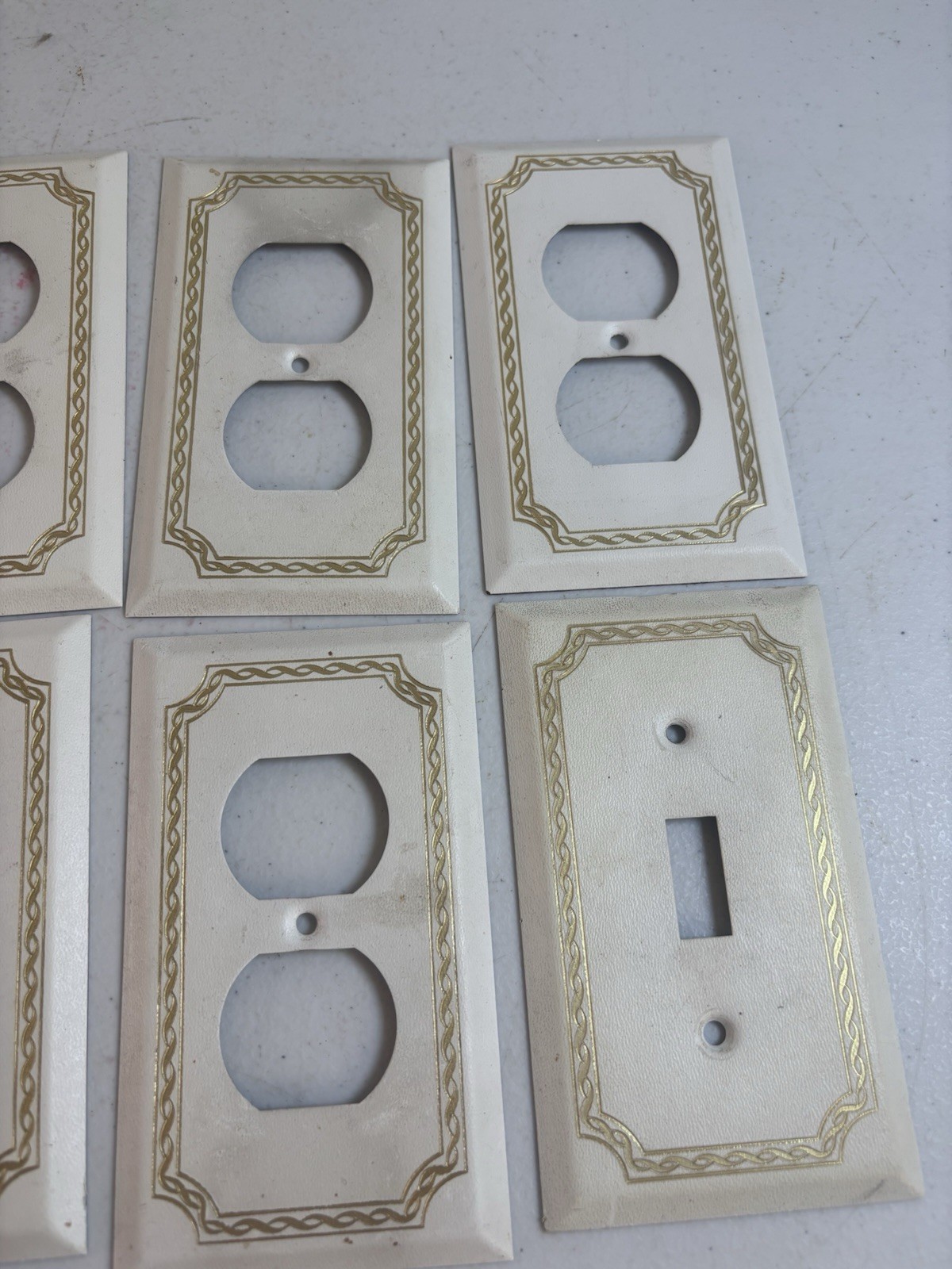 Vtg American Tack White Outlet Covers & 1 Wall Switch W/Gold Filigree Borders #8