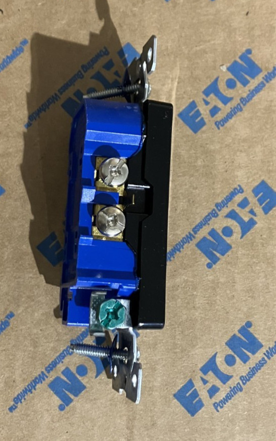 Lot of 84 Eaton Black Decorator Receptacle Duplex Outlet 5-15R 15A 125V TR1107BK