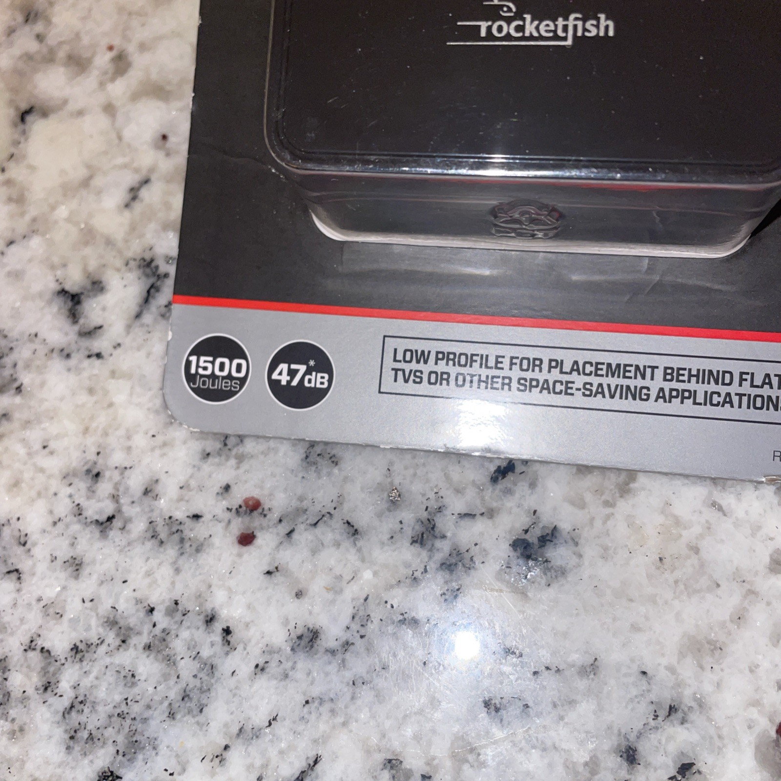 ROCKETFISH 2 Outlet Wall Tap 1500 Joules Surge Protector Low Profile 47db