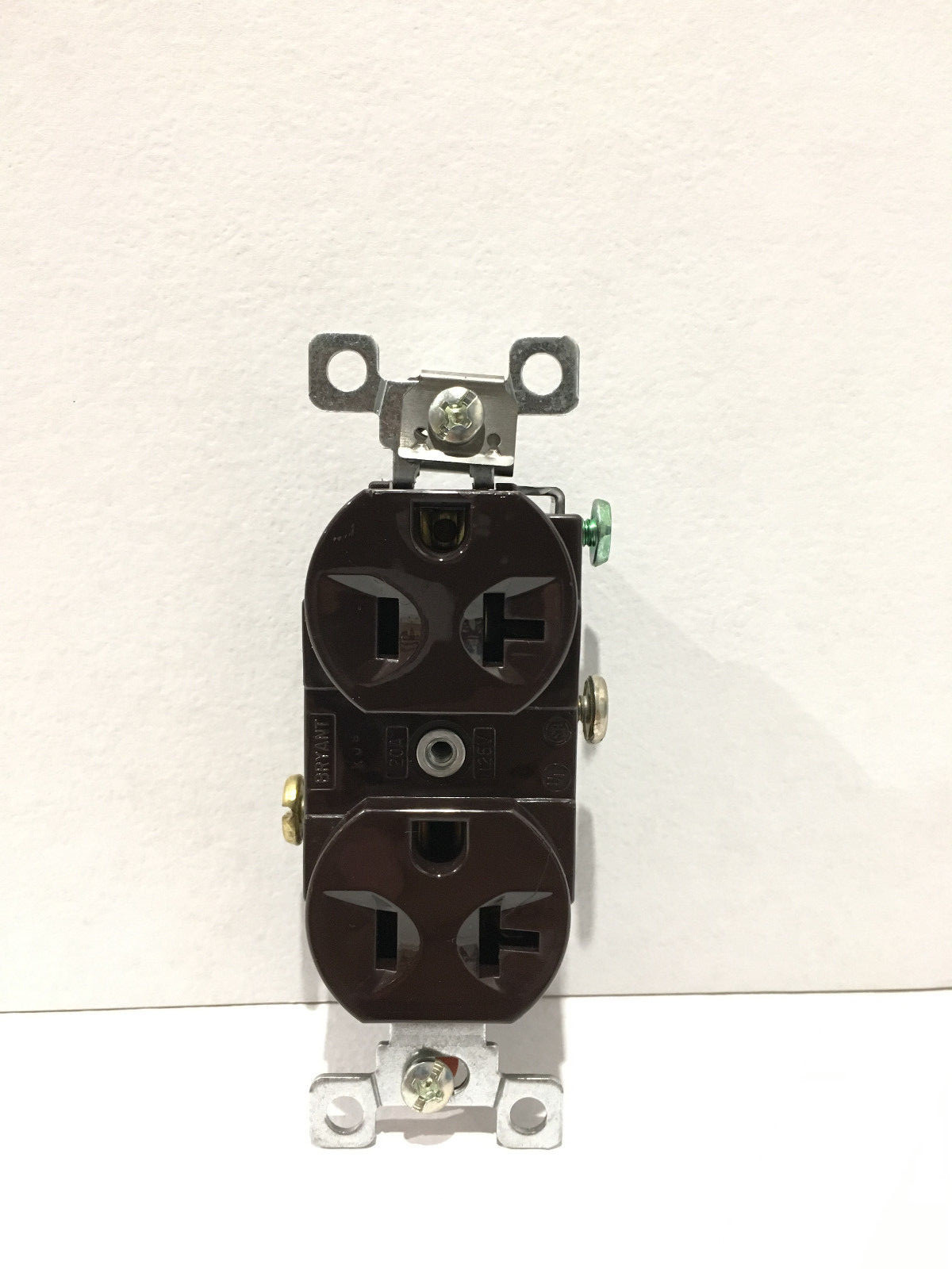 CR20-BZ LOT OF 25 BRYANT Brown Duplex Receptacles NEMA 5-20R 20A 125V