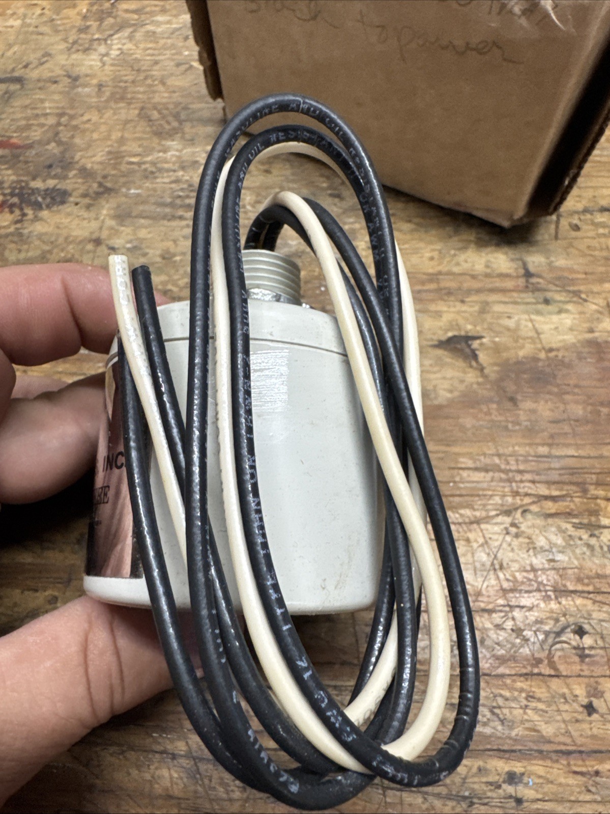 Delta LA302R 125‑250V AC Lightning Arrestor Single Phase 3 Wire Surge Protector