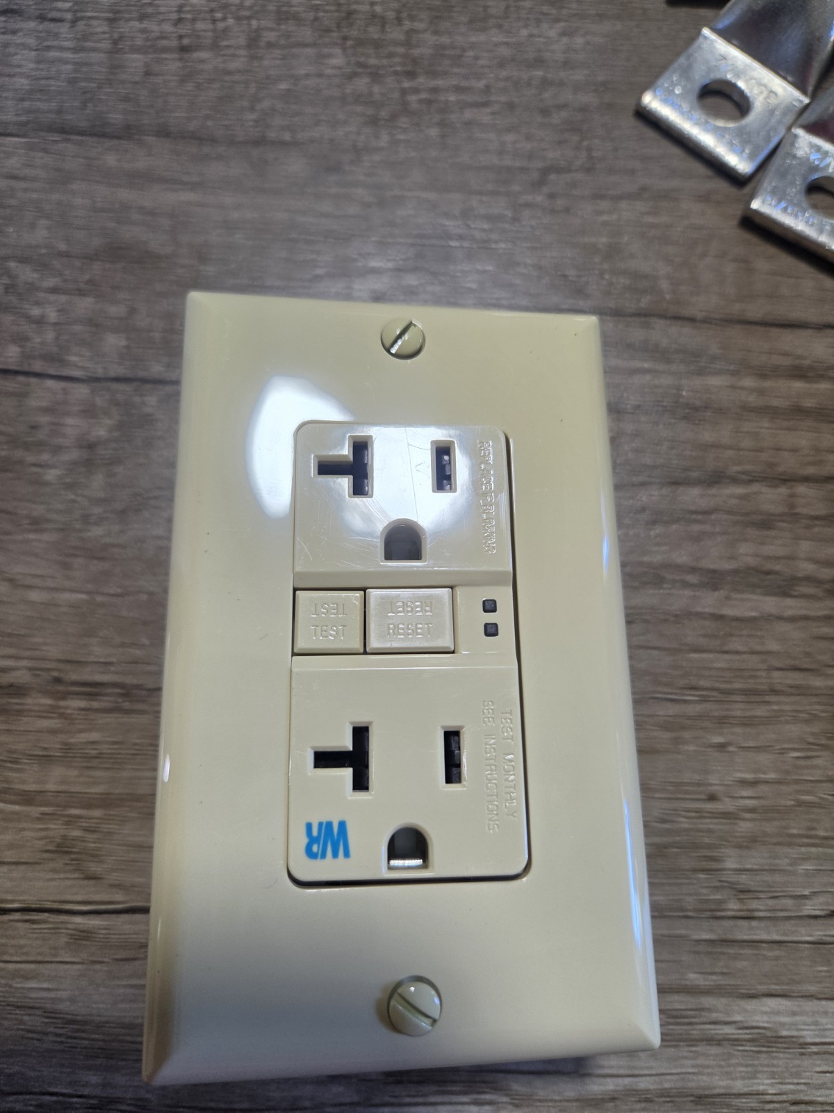 3 NEW Eaton TWRSGF20V Ivory Tamper/Weather Resistant GFCI Outlet Receptacle 20A