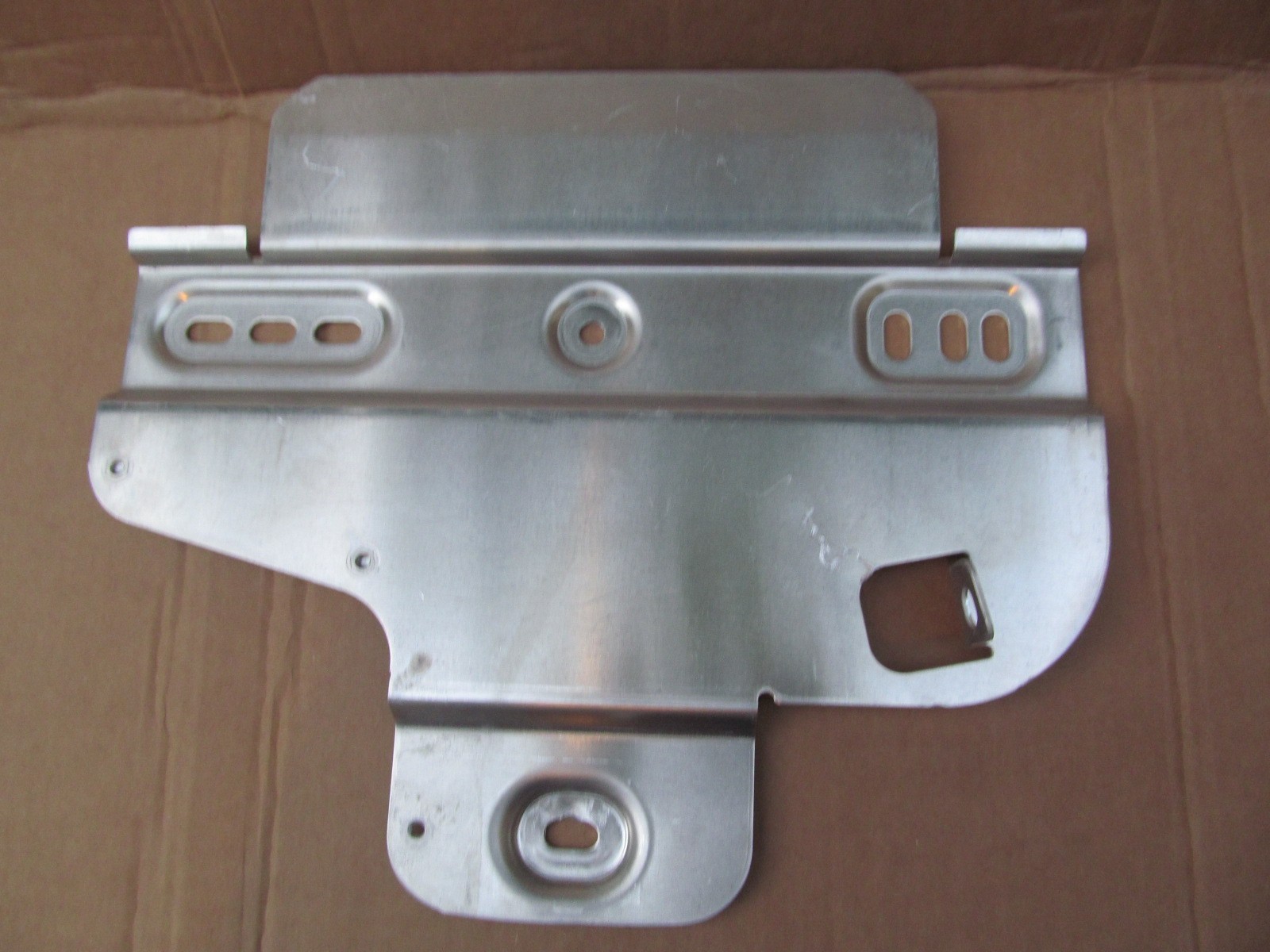 Metal mounting bracket for SMA Sunny Boy grid-tie inverter model SB-5000TL-US-22