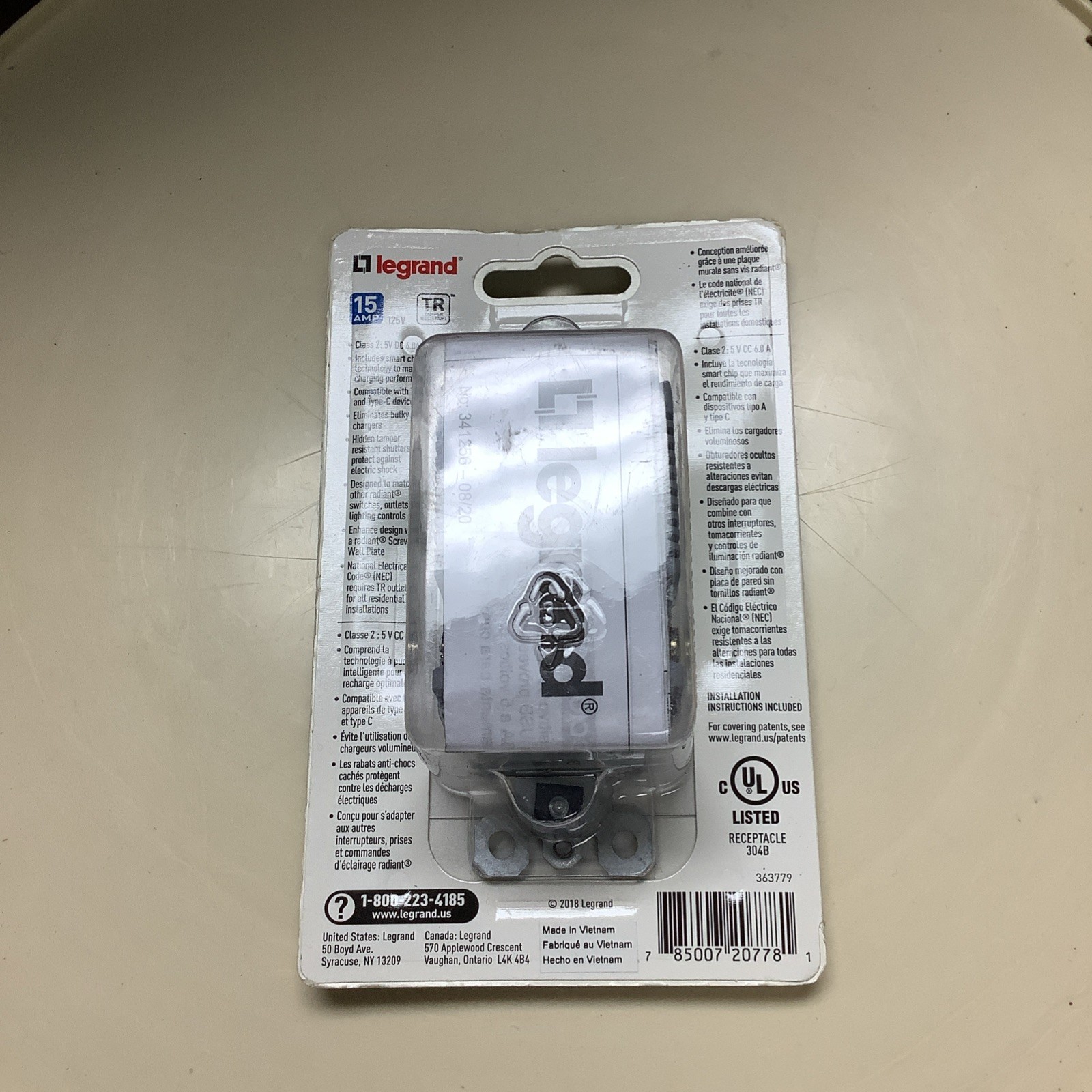 Legrand radiant 15A 125V Decorator Duplex Outlet with 6.0 Amp Type A/C USB Black