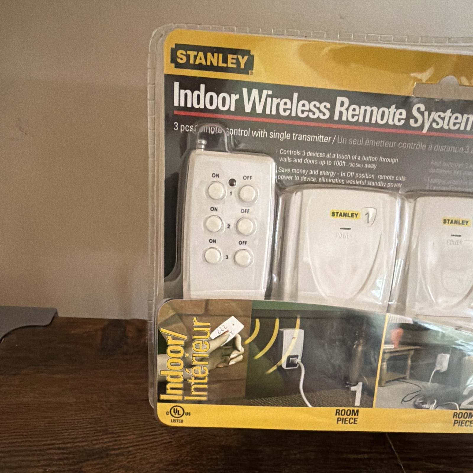 Stanley 28064 Indoor Wireless Remote Control System, 3 Outlets Plug-In 120V 15A
