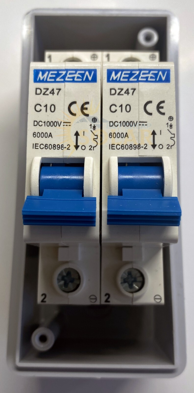 2 string solar combiner box disconnect new DC1000V Includes 10A Breakers