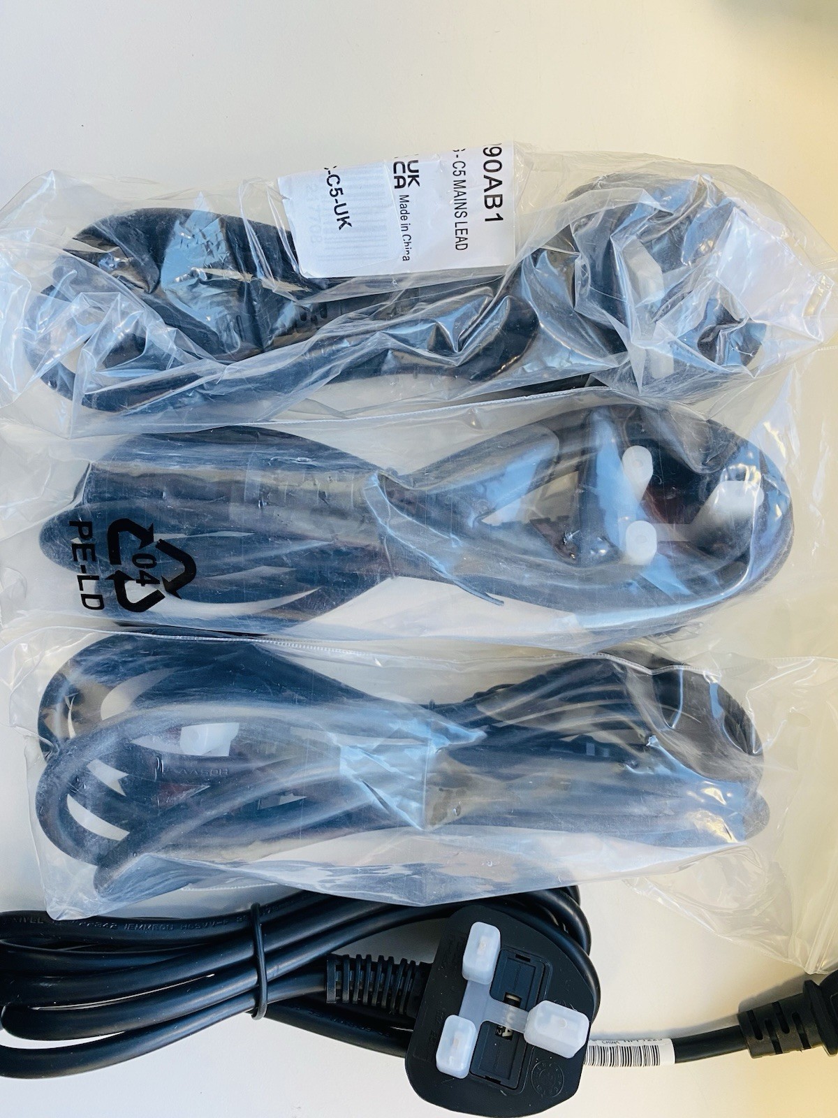 1.8m UK Mains Power Cable UK Plug to C5 (Cloverleaf) Socket (1lot – 3pcs)