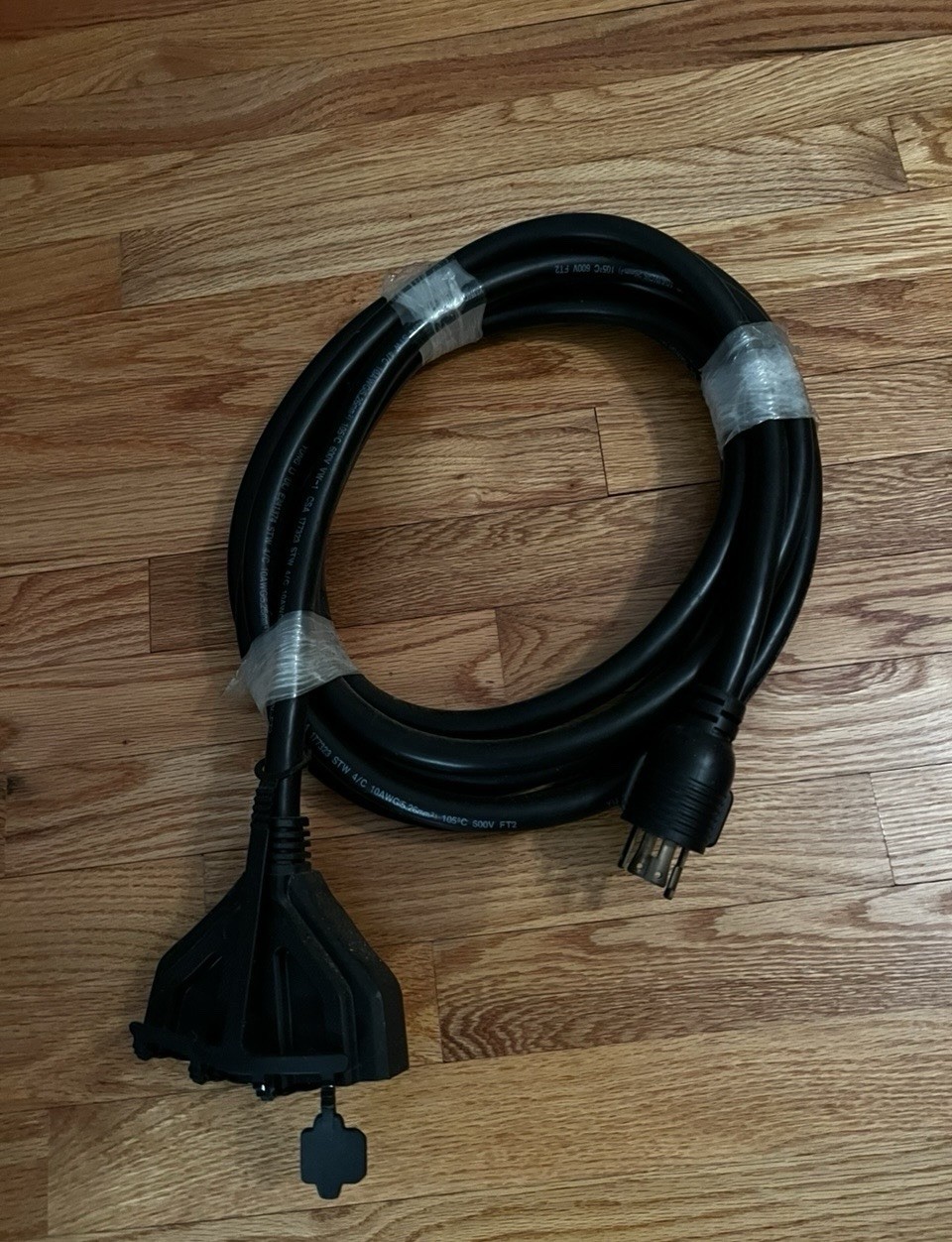 Yung Li Heavy Duty 4-Outlet Extension Cord 600V Black United States Plug E241374
