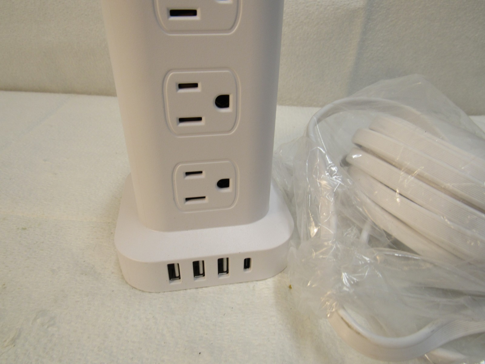 SMALLRT Multifunctional Power Strip Tower Surge Protection 12 Outlet 4 USB ZYC06