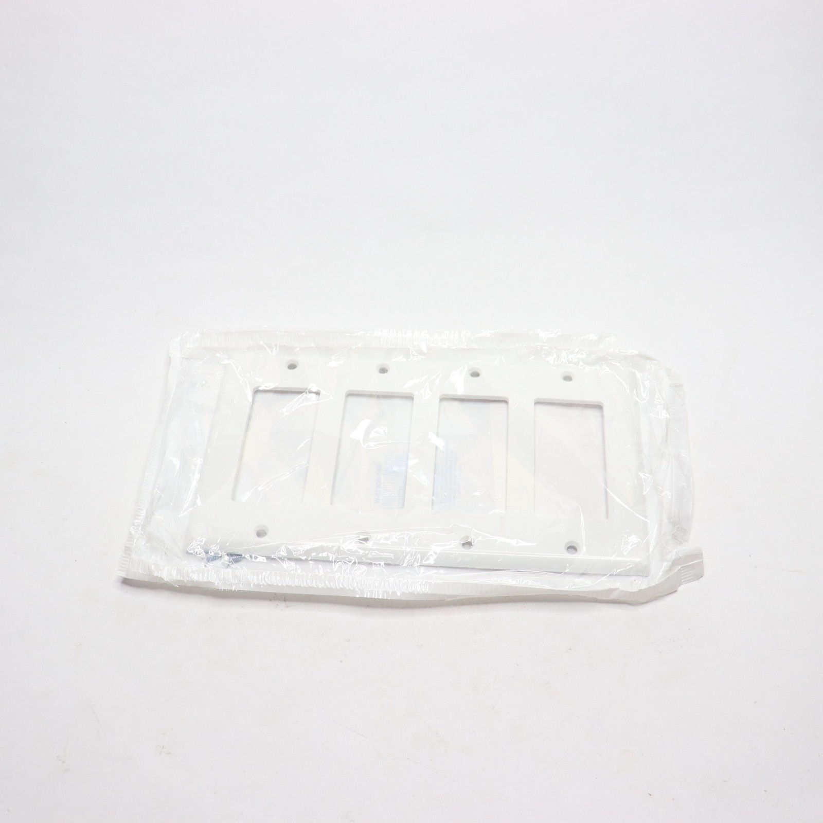 Leviton Decora/GFCI Device Wall Plate Standard Size Device Mount Plastic 4-Gang