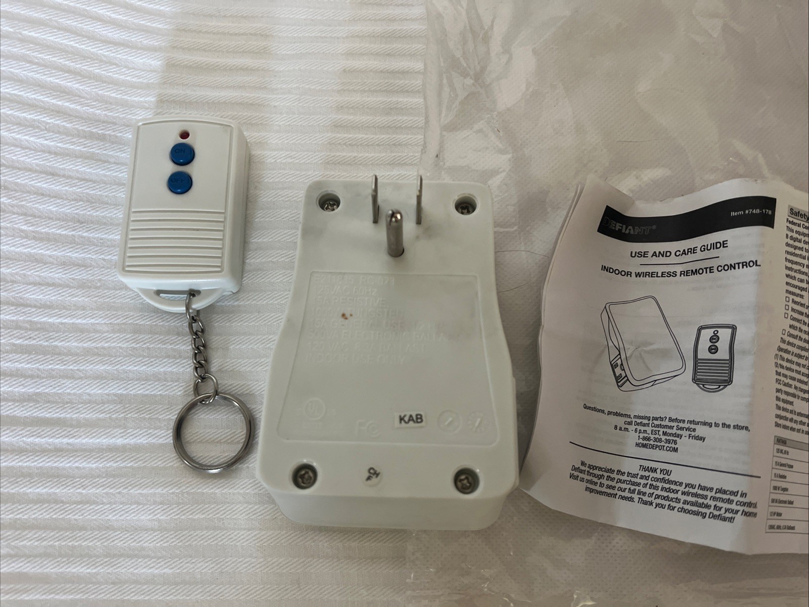 DEFIANT Indoor 2 Outlet Wireless Keychain Remote Control – 748 178