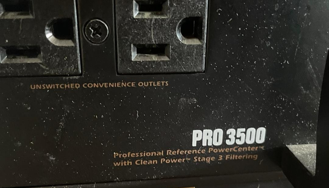 MONSTER POWER PRO 3500 Professional Power Conditioner Surge Protection 14 Outlet
