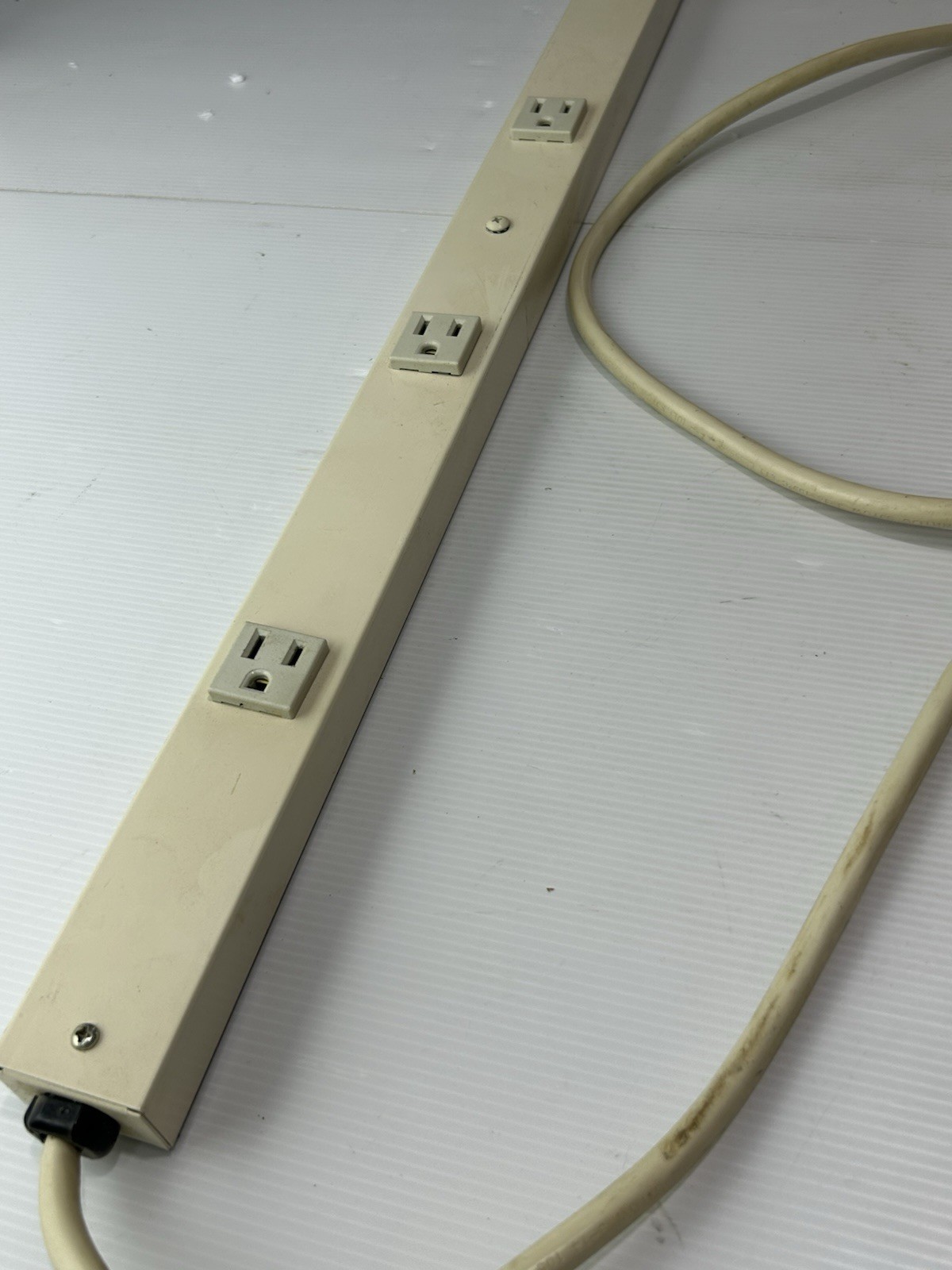 Mono-Systems Inc 52” Corded SnapStrip Unit Relocatable Power Tap 15A, 125V, 60Hz