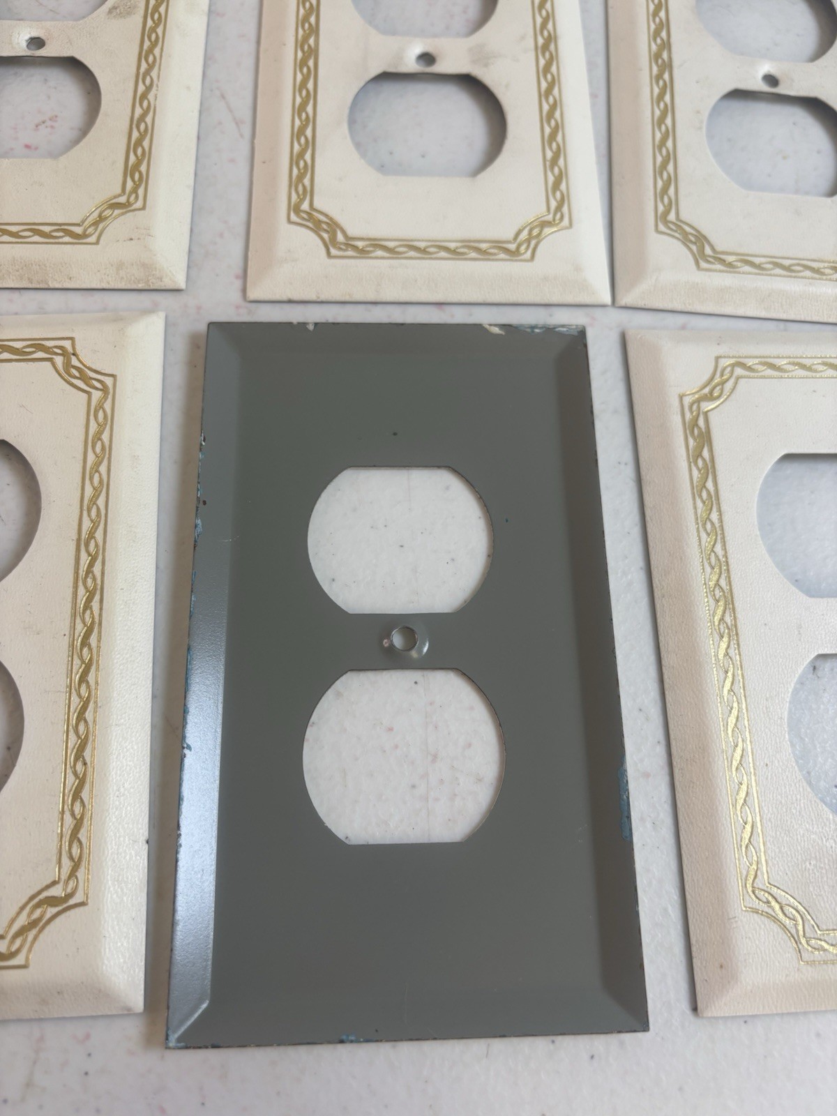 Vtg American Tack White Outlet Covers & 1 Wall Switch W/Gold Filigree Borders #8