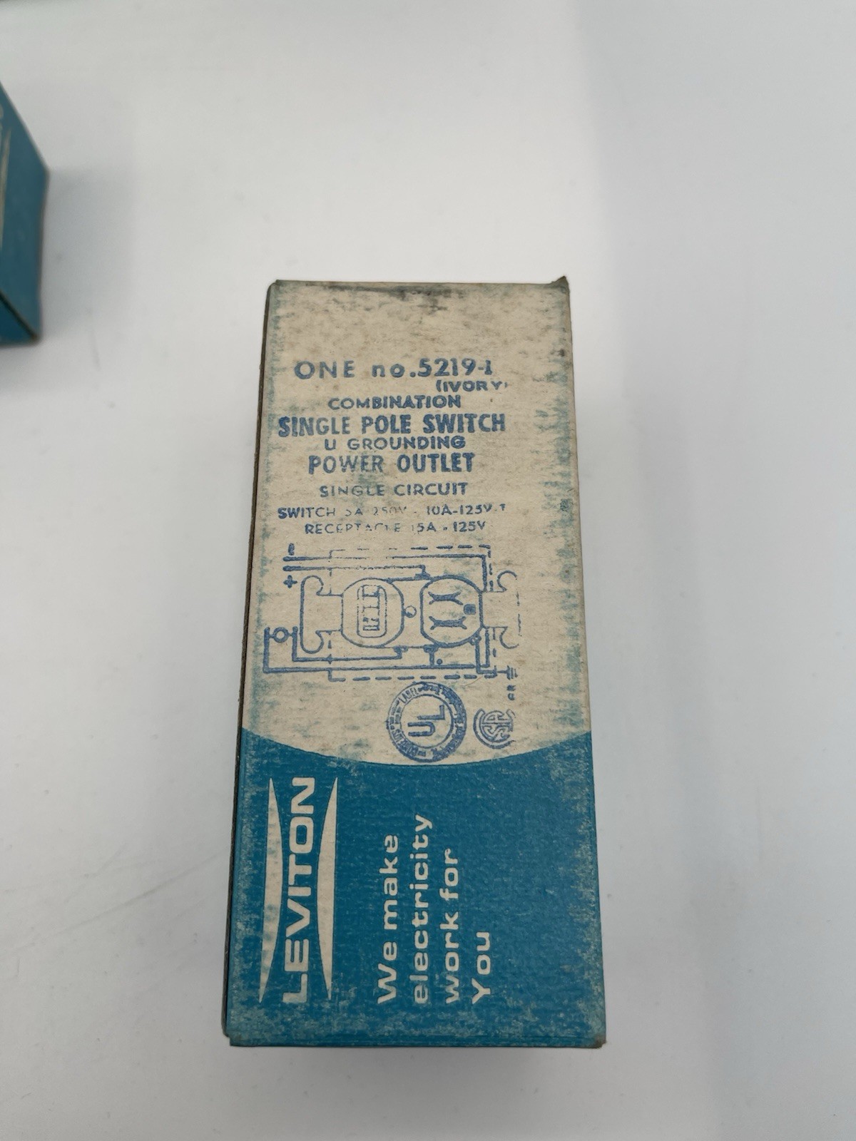 Leviton 5219-I Single Pole Switch Grounding Outlet Ivory 15A 120/277V Lot of 4