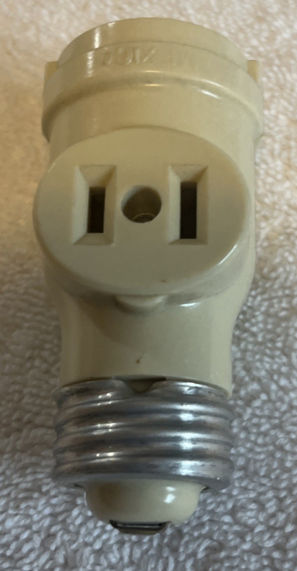 Lot Of 8 Screw In Socket To Plug Adapters