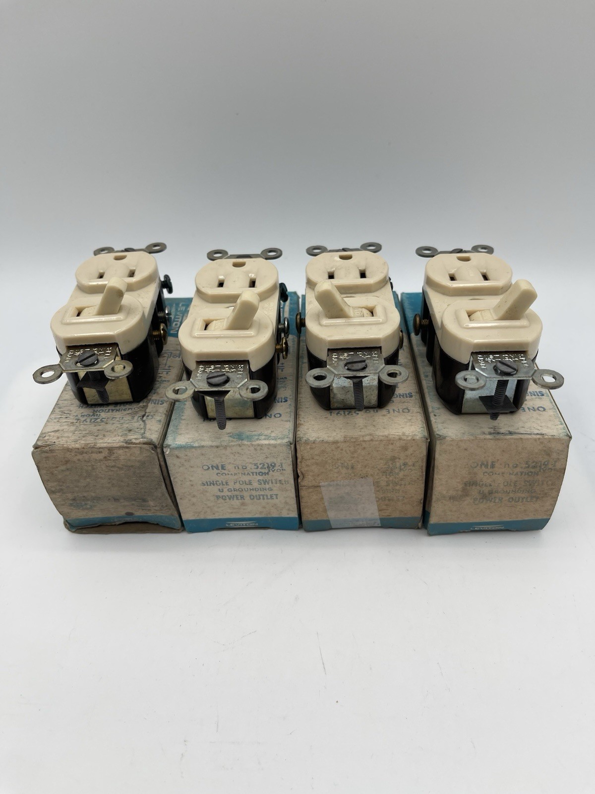 Leviton 5219-I Single Pole Switch Grounding Outlet Ivory 15A 120/277V Lot of 4