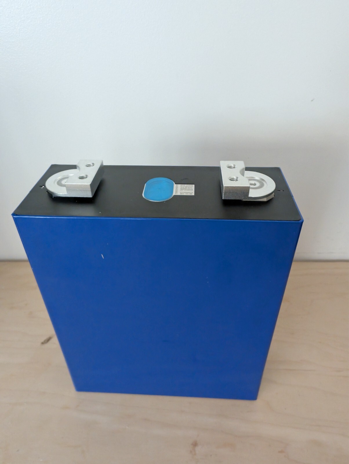 314Ah 3.2V EVE MB31 LiFeP04 Battery 8000 Cycles Grade A+ LOT of 4 cells