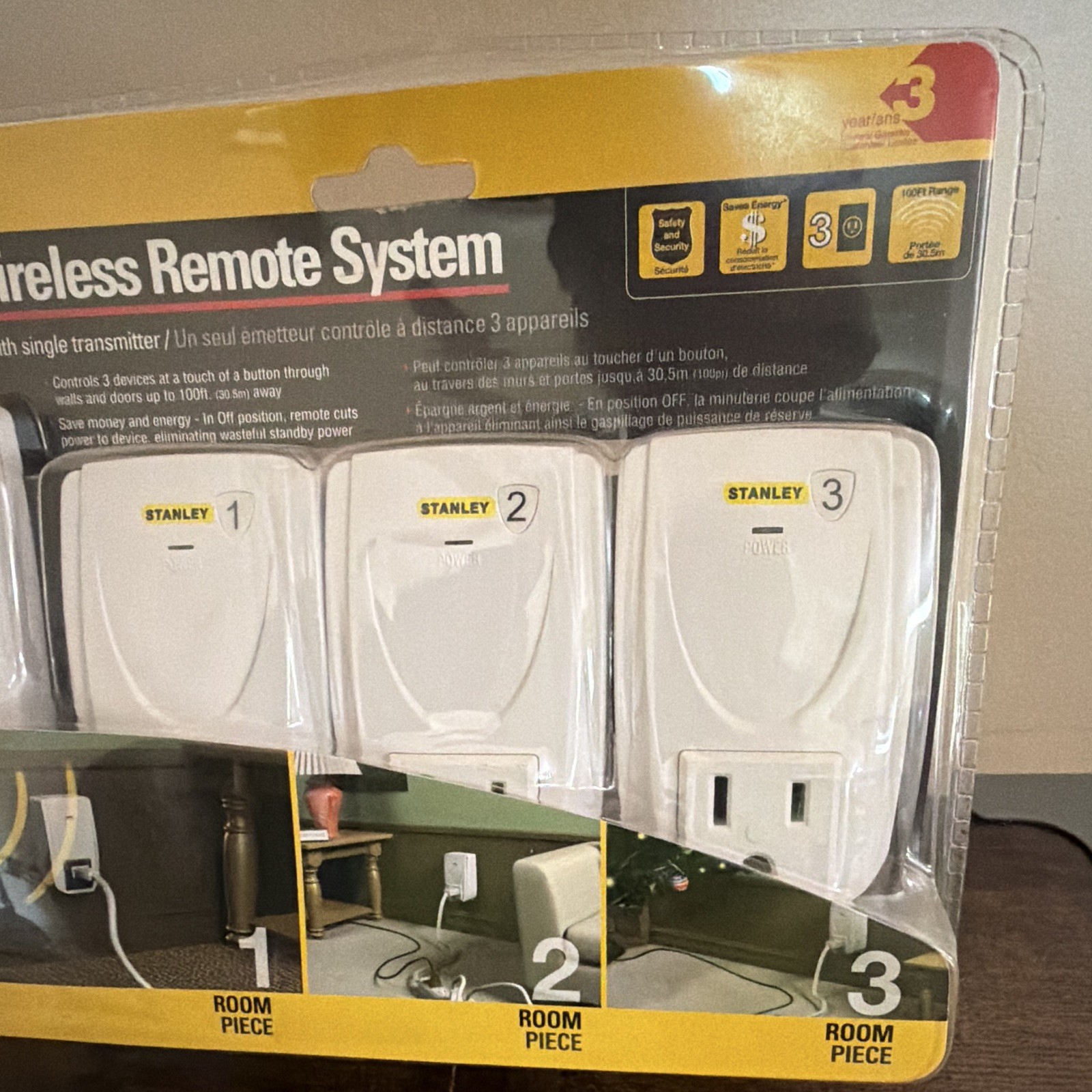 Stanley 28064 Indoor Wireless Remote Control System, 3 Outlets Plug-In 120V 15A