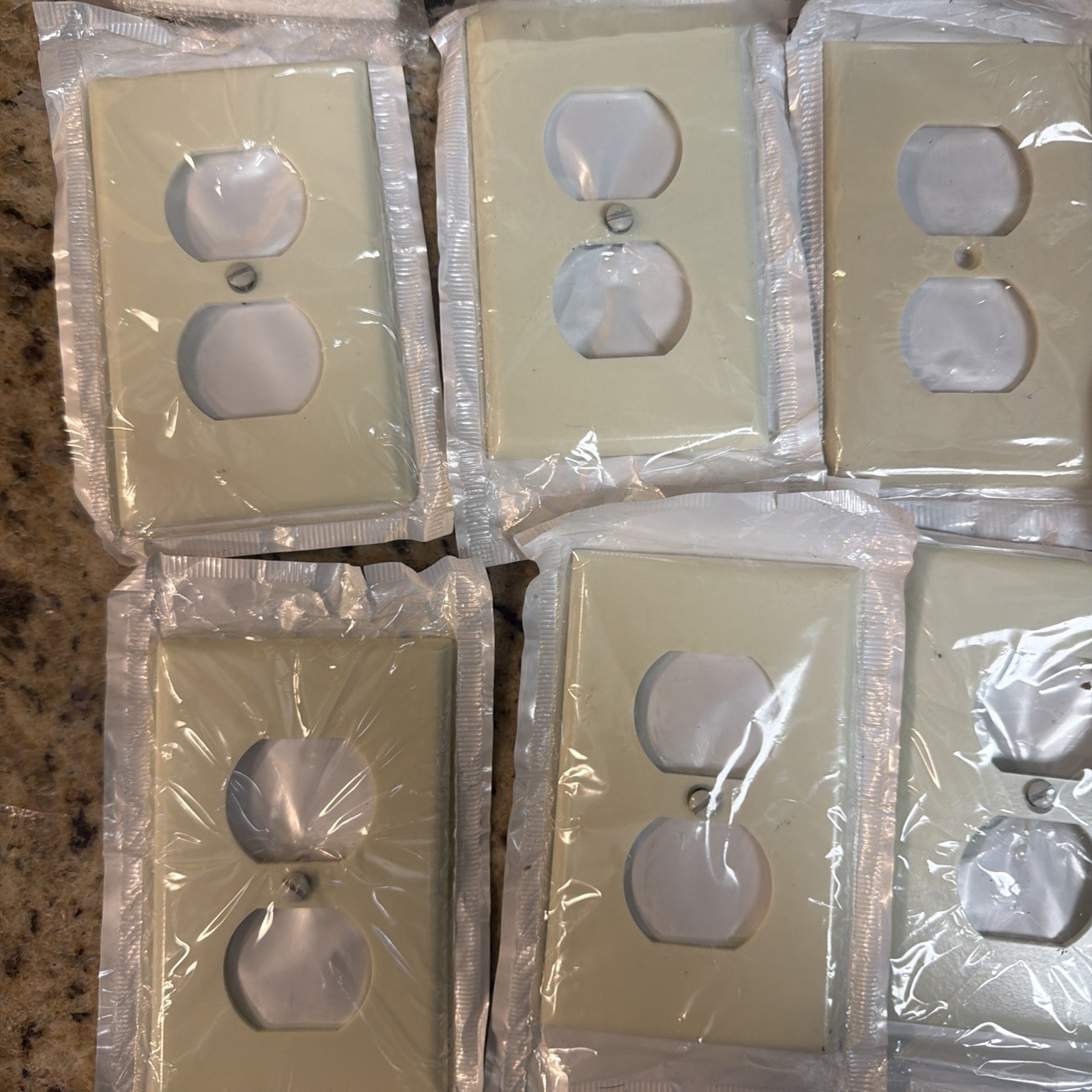21 Wall Playe Outlet Covers – Leviton, ETL – Single, Double, Phone Jack, Quad