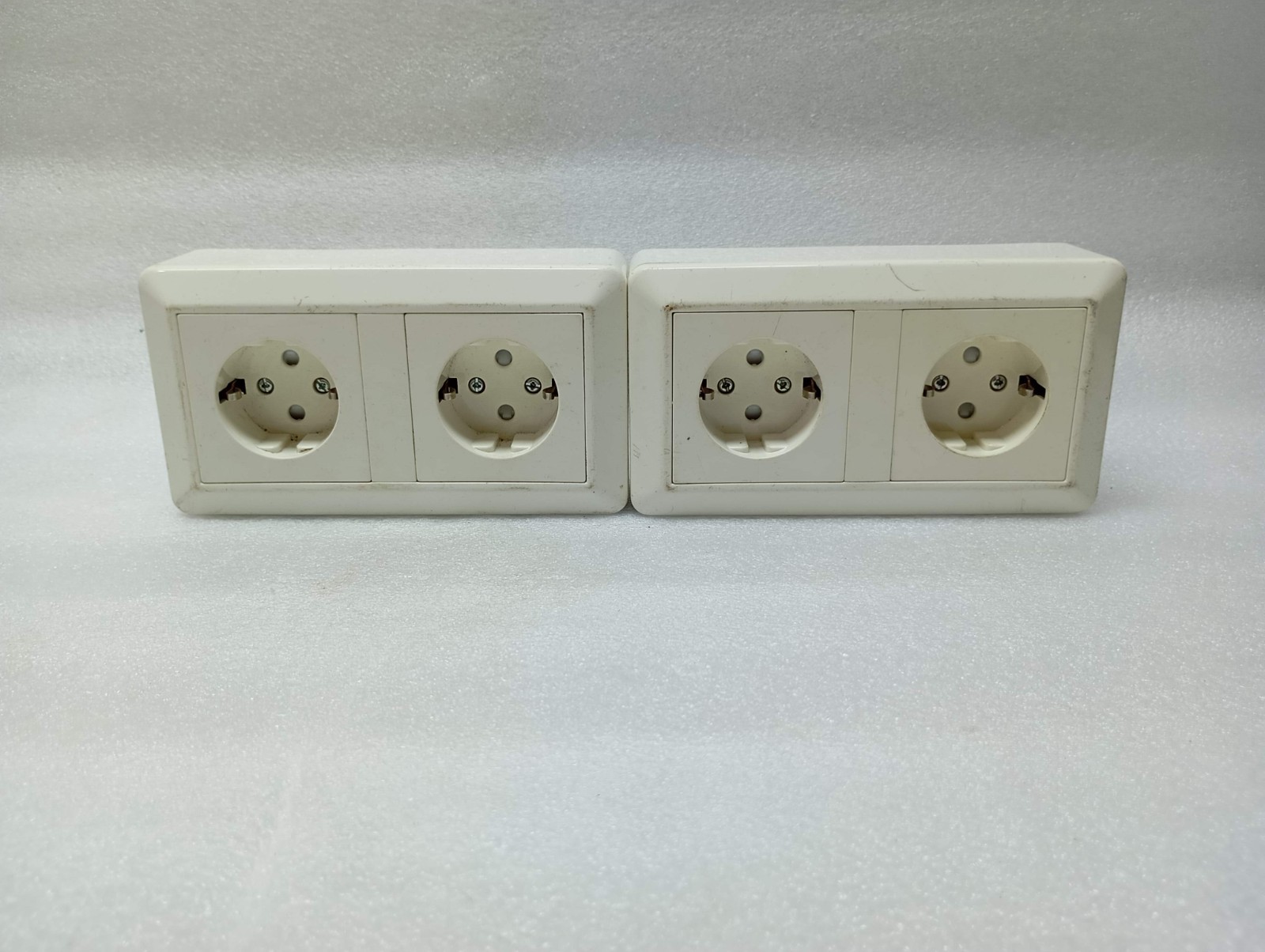 Flush mounted double socket JL/FS-CZ Series F676 L888 (LOT OF 2PC)