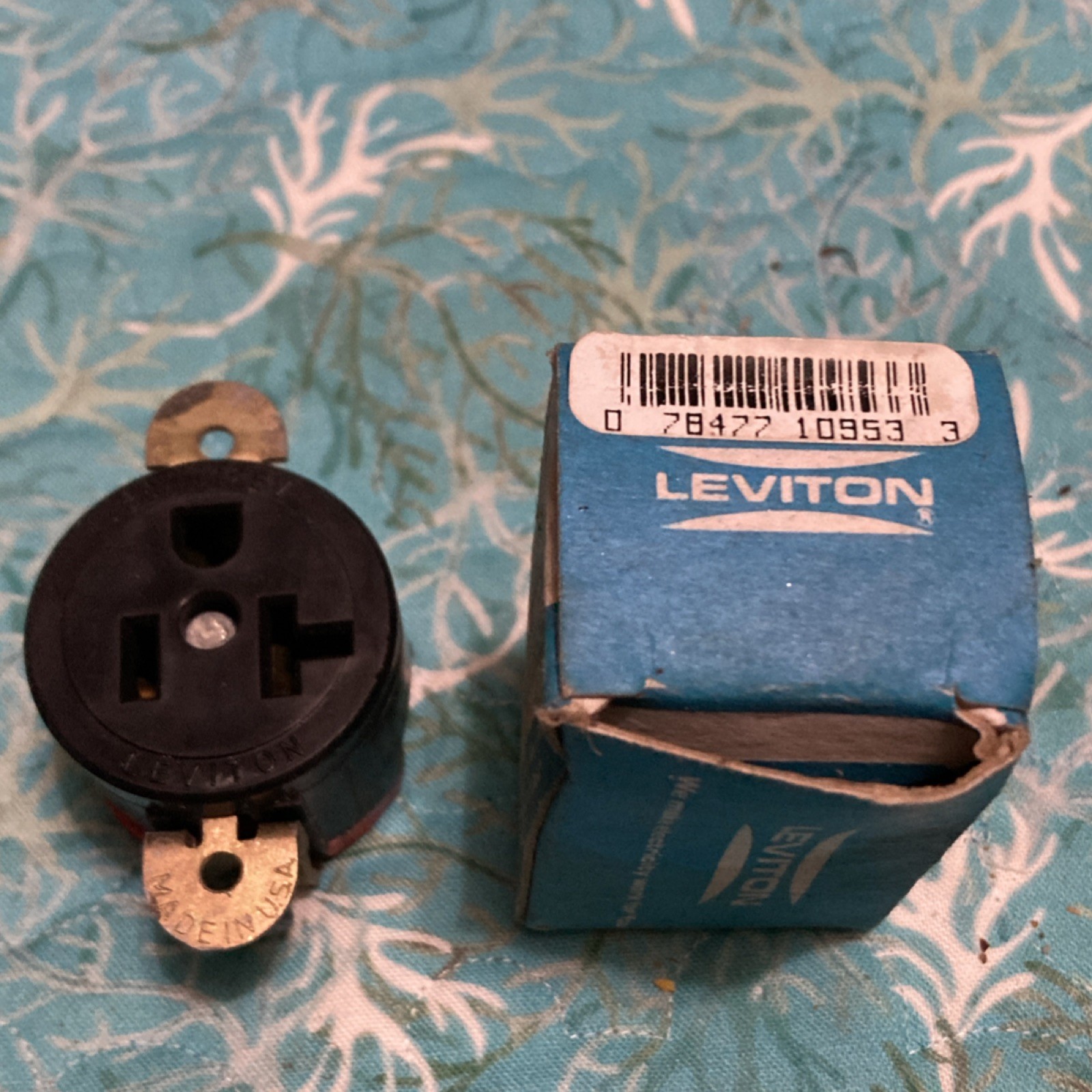 Leviton Single Receptacle 5556-SS 20A 125V Black Wall Side Wired Outlet
