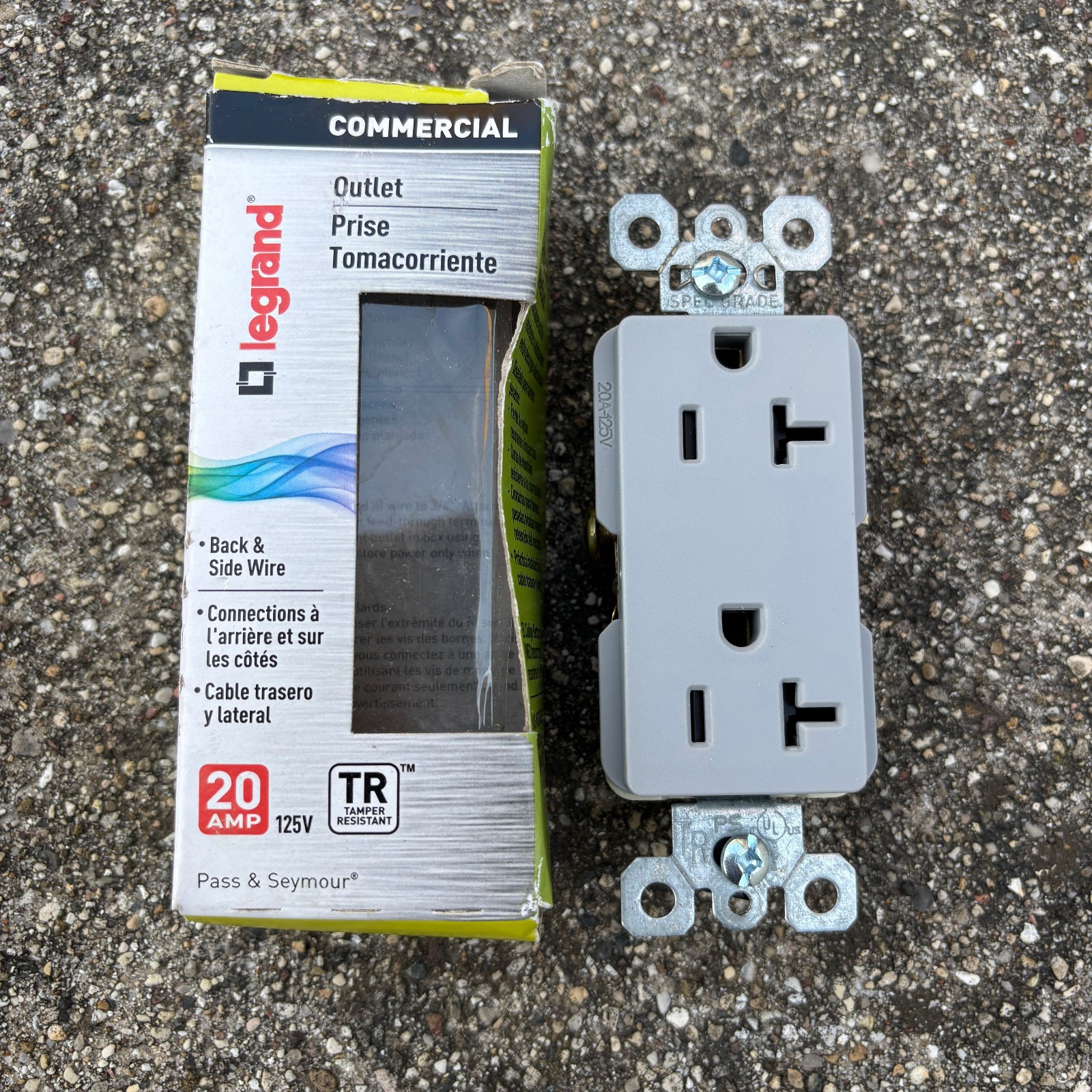 Legrand 5 pc Commercial Grey Outlet 4 x 15Amp + 1 x 20 Amp Tamper Resistant 125V