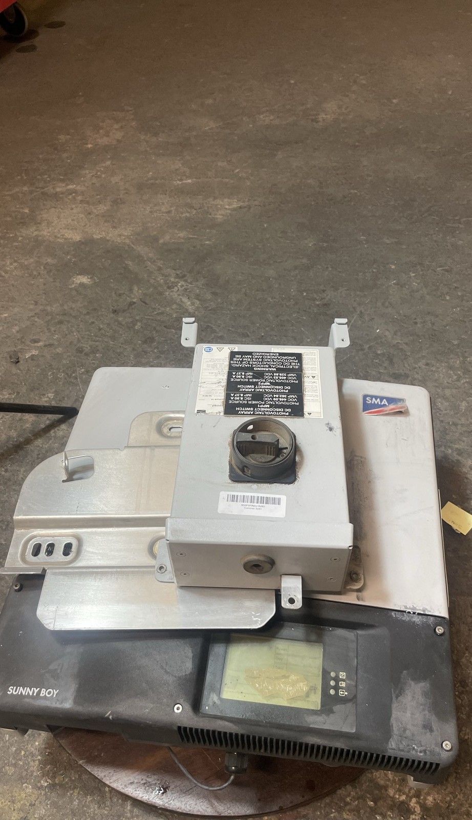 SMA Sunny Boy SB4000TL-US-22 Solar Inverter 4000W with DC Disconnect & Bracket