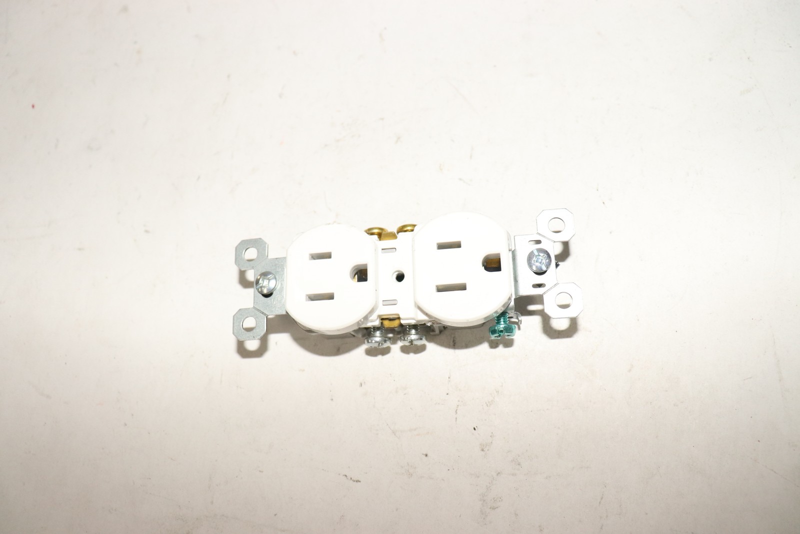15 Amp 125 V Tamper Resistant Duplex Outlet/Receptacle, White (1-Pack) T5320-W