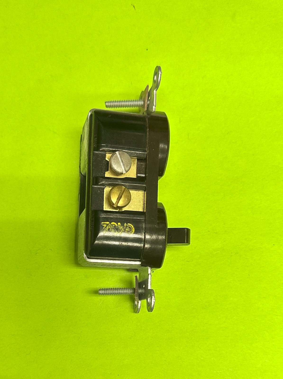 Leviton 5226 COMBINATION SP Toggle Switch & PILOT LIGHT 15A 125V BROWN