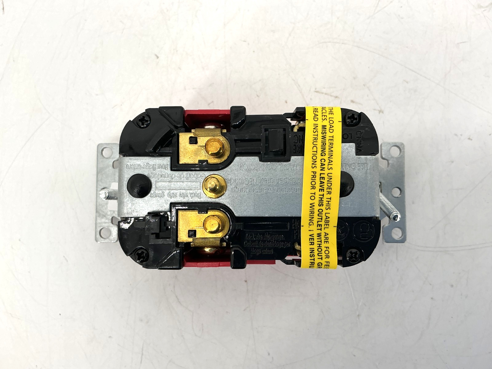 New Leviton MGFT2-R Receptacle Outlet 20A 125V 60HZ Red 016-MGFT2-R