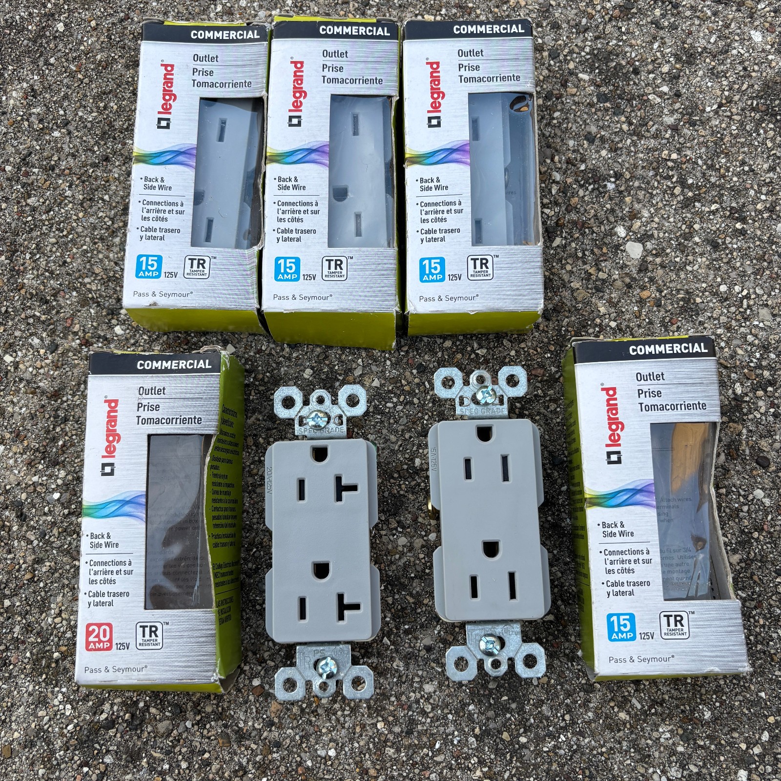 Legrand 5 pc Commercial Grey Outlet 4 x 15Amp + 1 x 20 Amp Tamper Resistant 125V