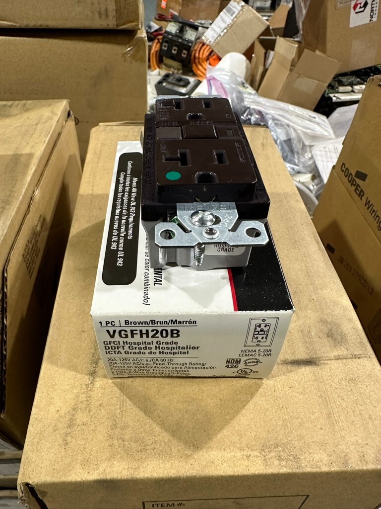 (1)Cooper VGFH20B Brown Hospital Grade GFCI Duplex Receptacle 5-20R 20A 125V L13