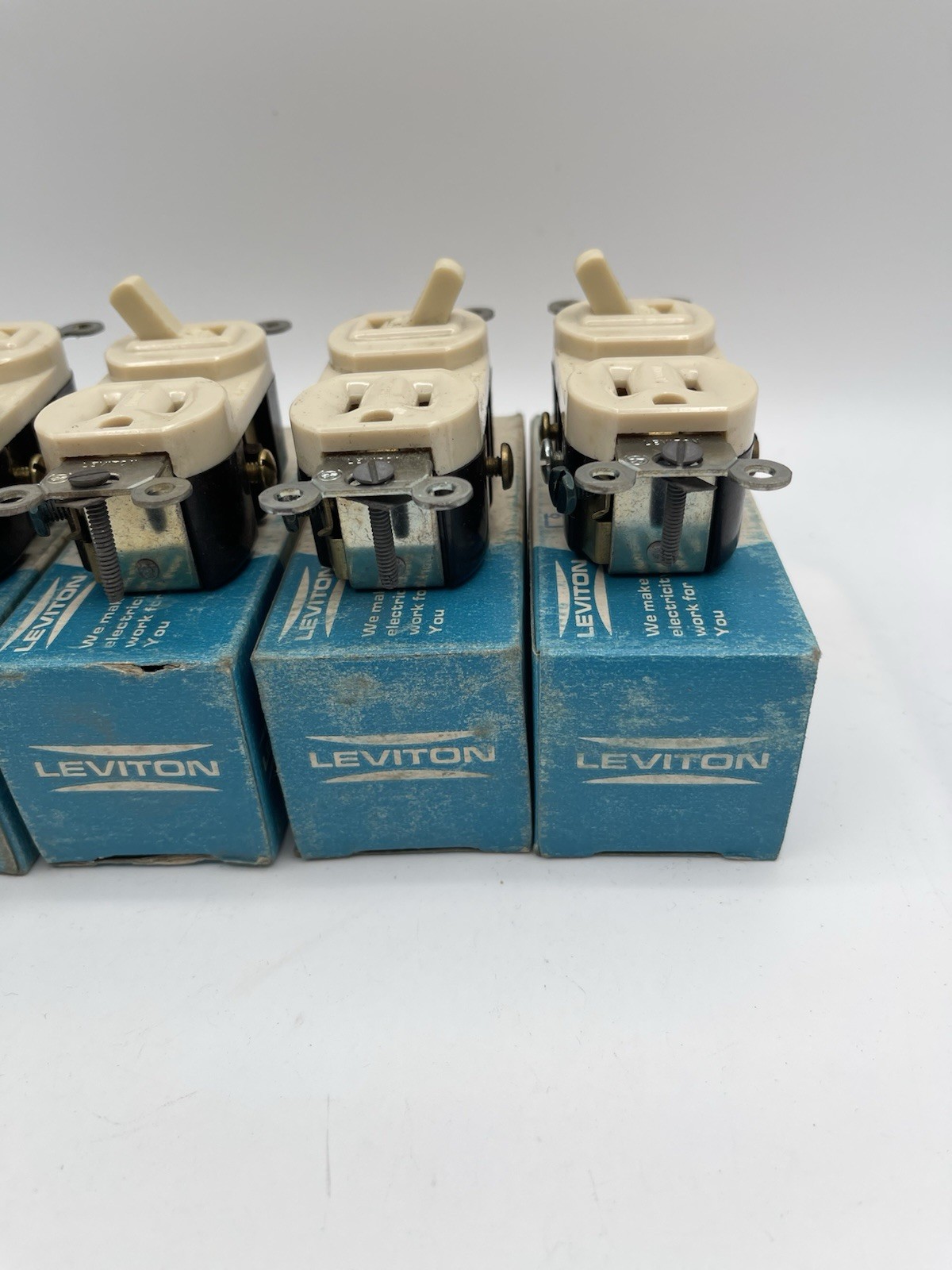 Leviton 5219-I Single Pole Switch Grounding Outlet Ivory 15A 120/277V Lot of 4