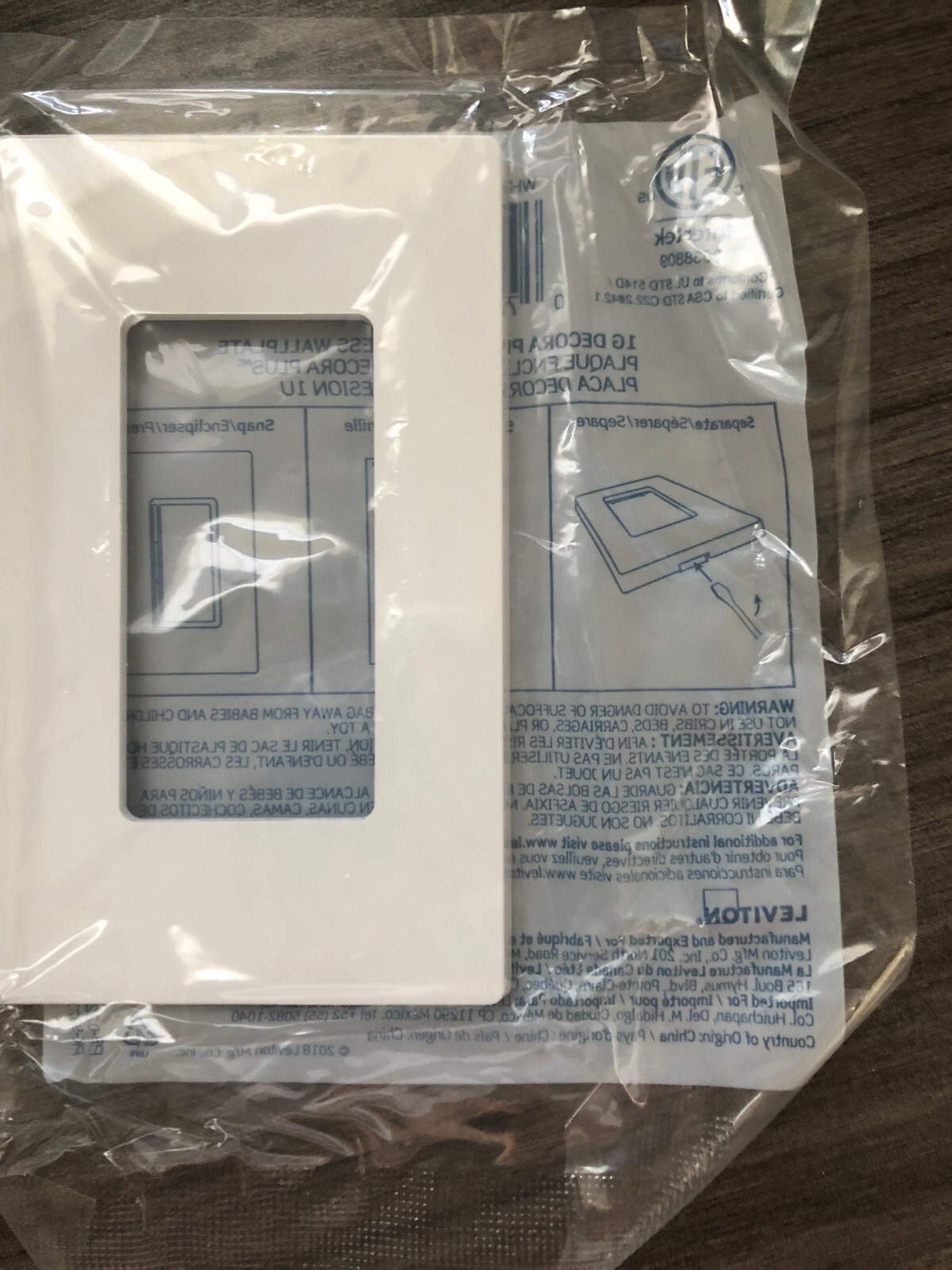 Leviton 022-80301-SW 1-Gang Decora Plus Wallplate Screwless Snap-On Mount